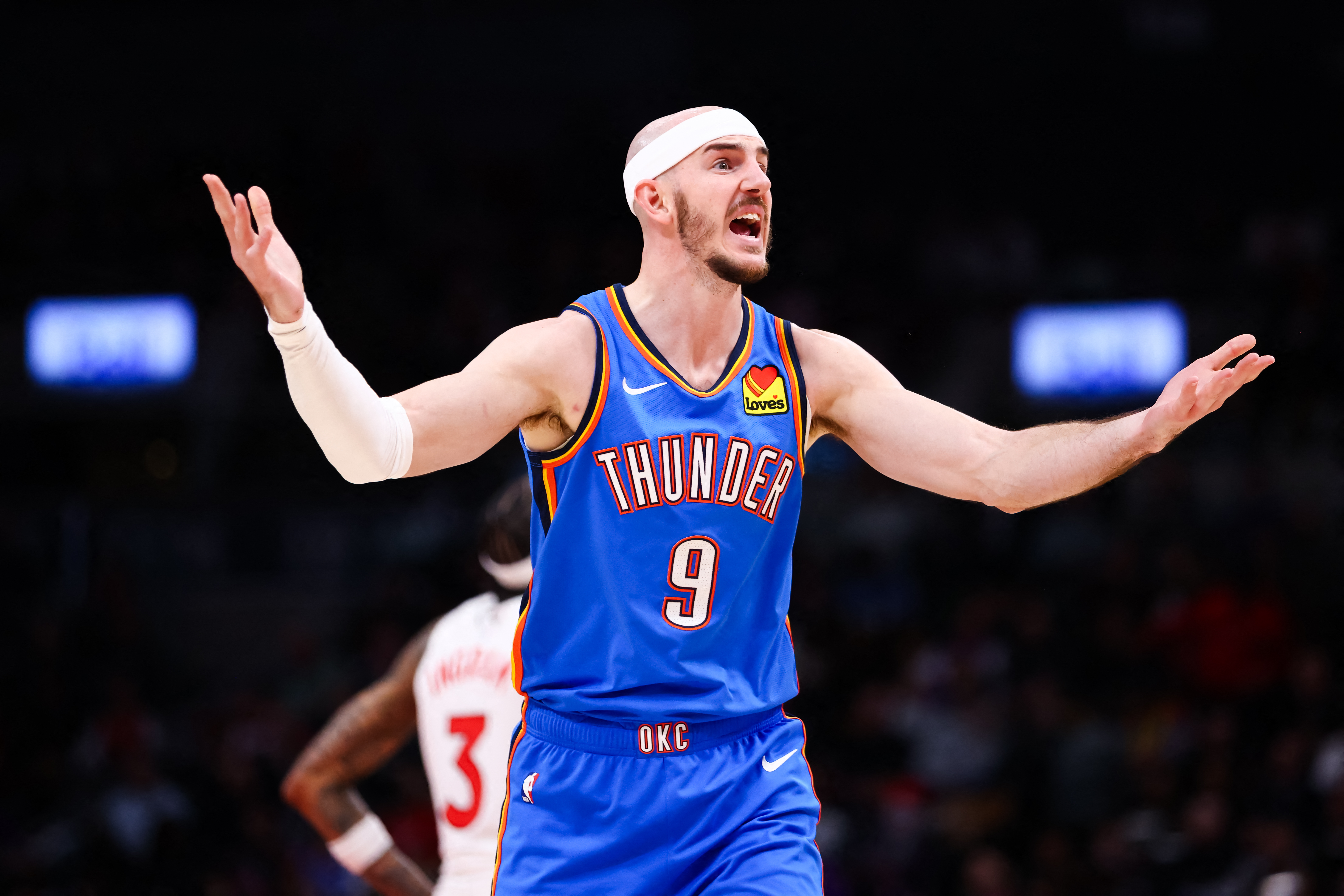 卡盧索（Alex Caruso）在賽中因使出「球鞋封蓋」遭吹技術犯規。法新社