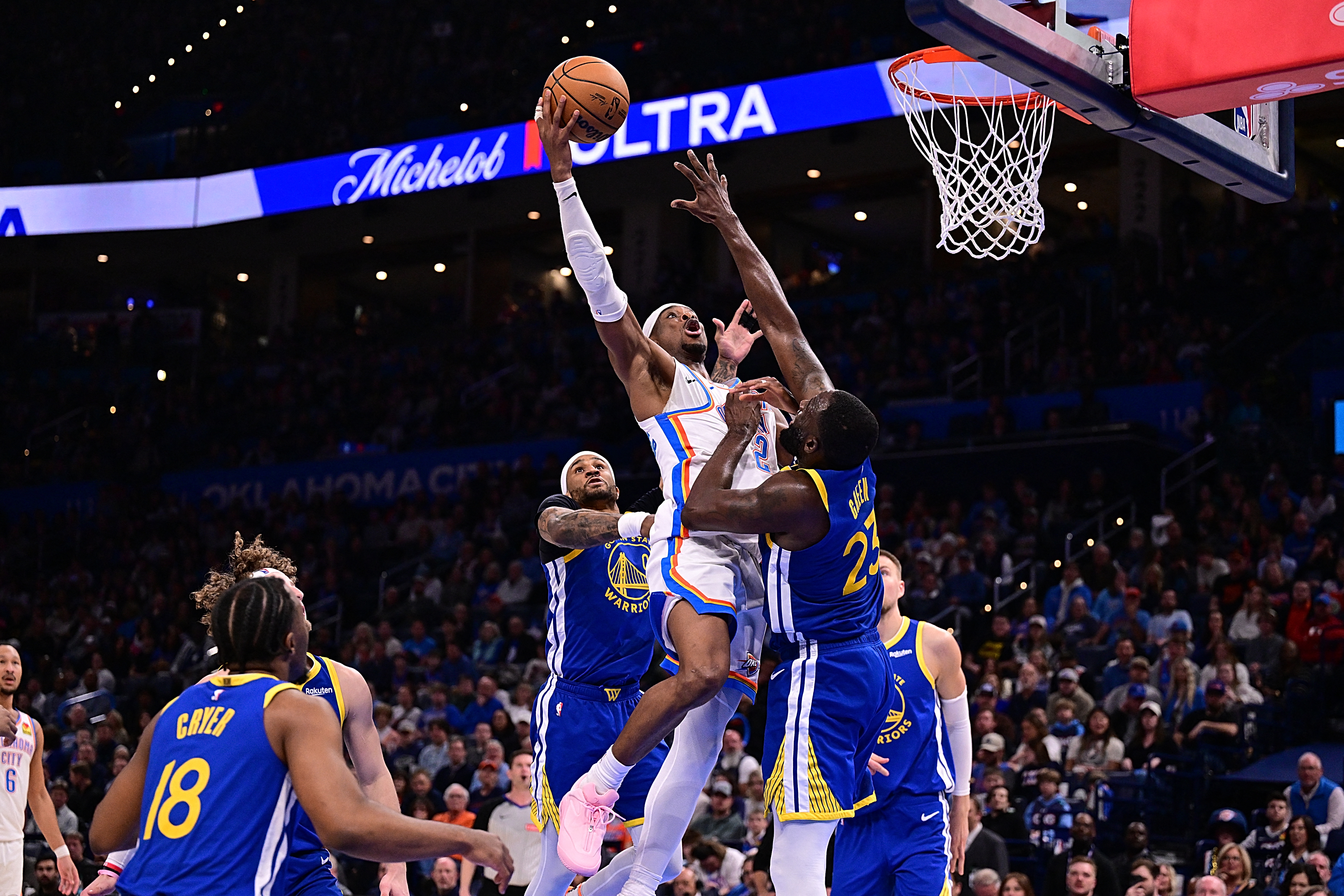 亞歷山大（Shai Gilgeous-Alexander）連續127場得分破20，今正式改寫高懸63年的傳奇紀錄！法新社