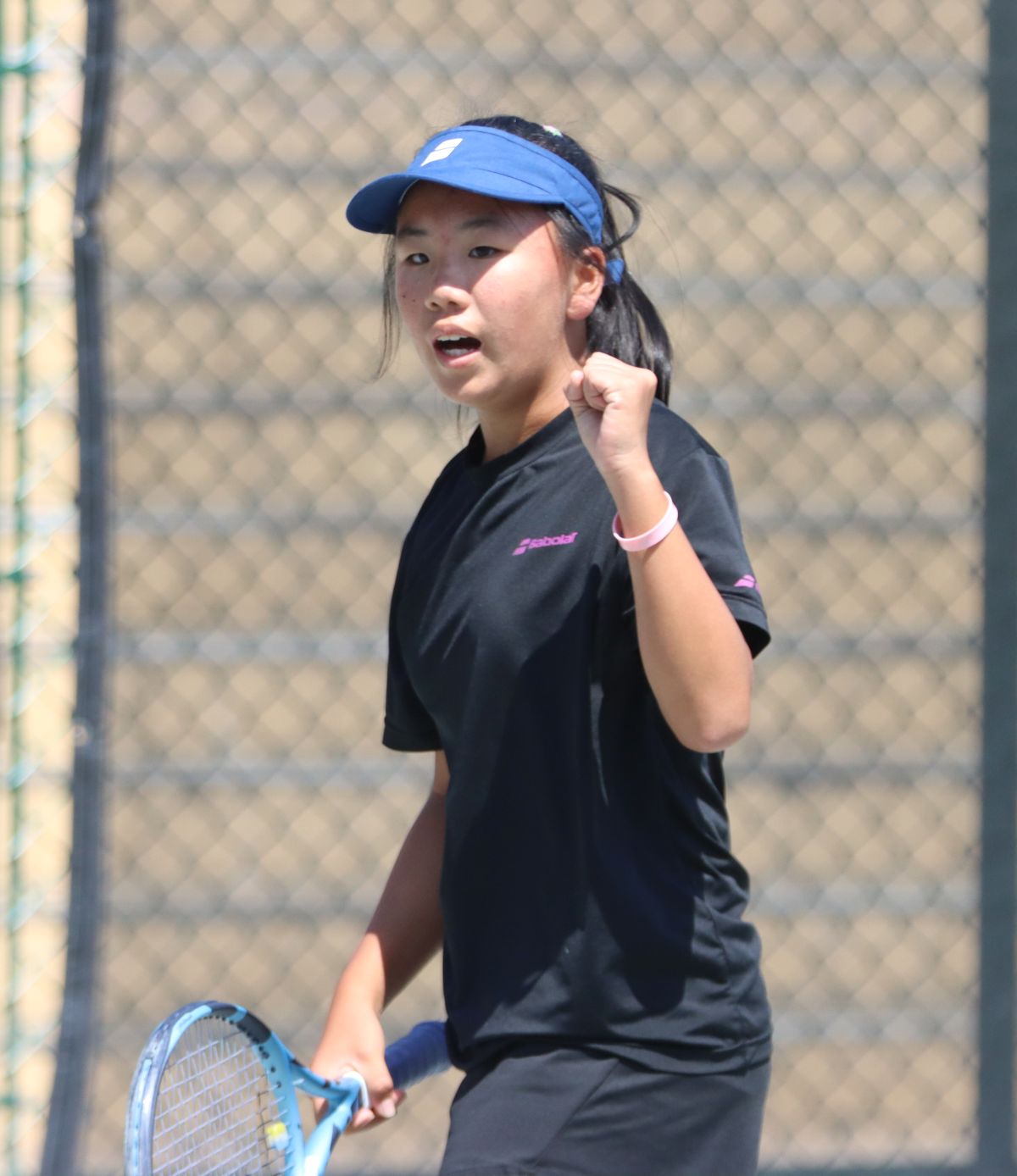 即將代表國家參加世少女亞大區資格賽的紀孟彤，以4-0、4-2擊敗黃愛昕，贏得女子組冠軍。四維體育推廣教育基金會提供