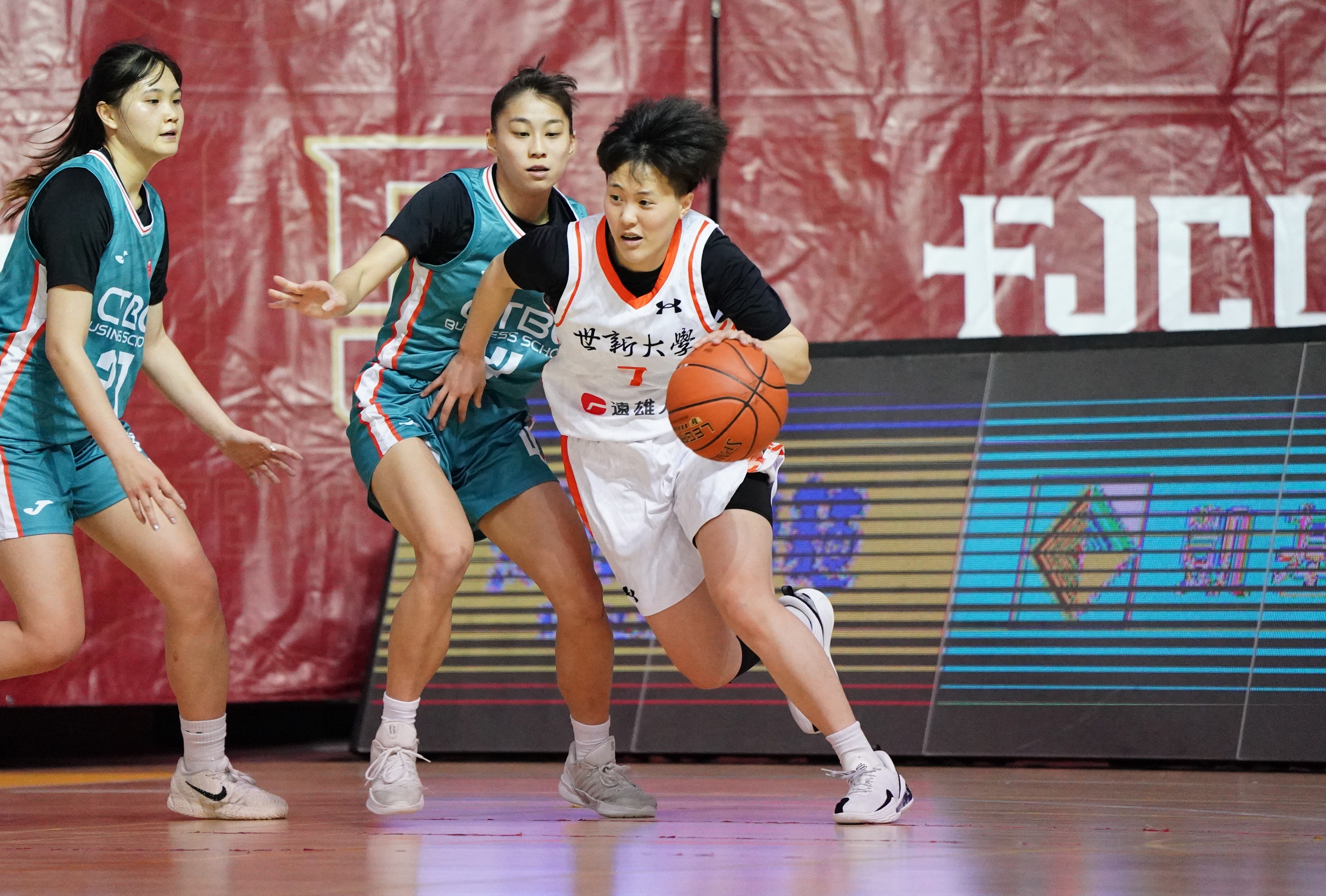 世新葉欣宜19分含4顆三分球。大專體總提供