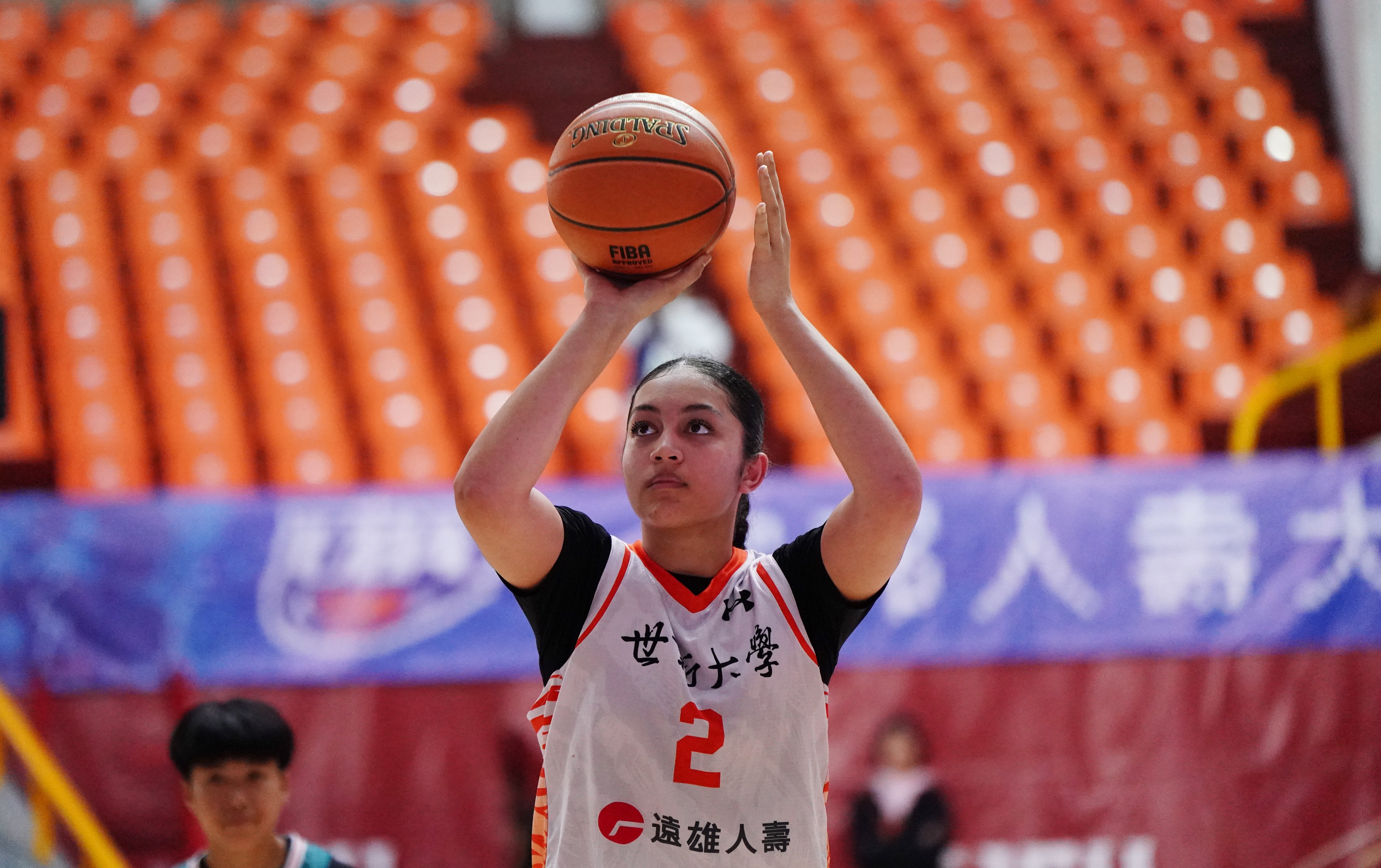 世新圖塔妮攻全隊最高20分抓15籃板。大專體總提供