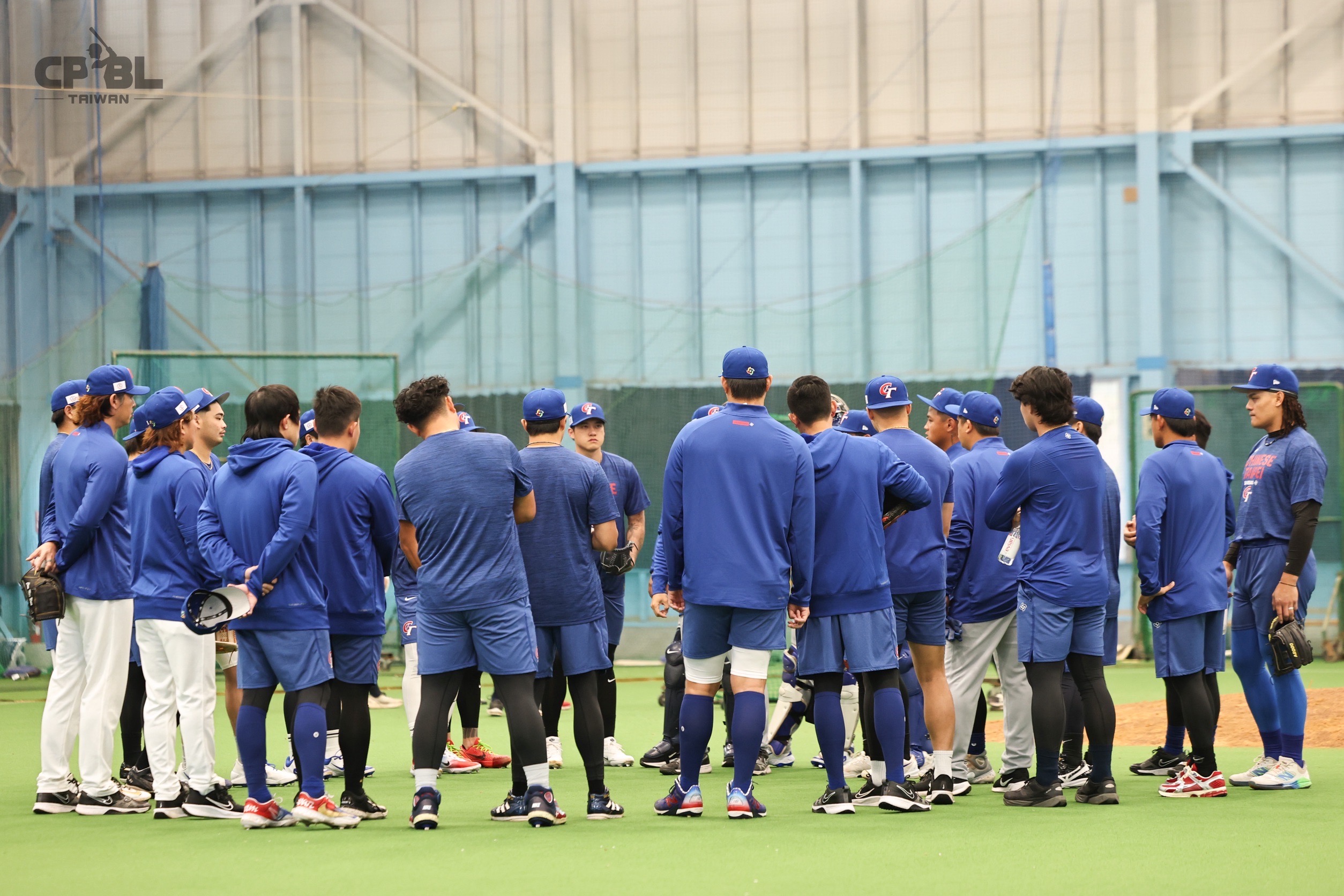 中華隊圍圈。中職提供