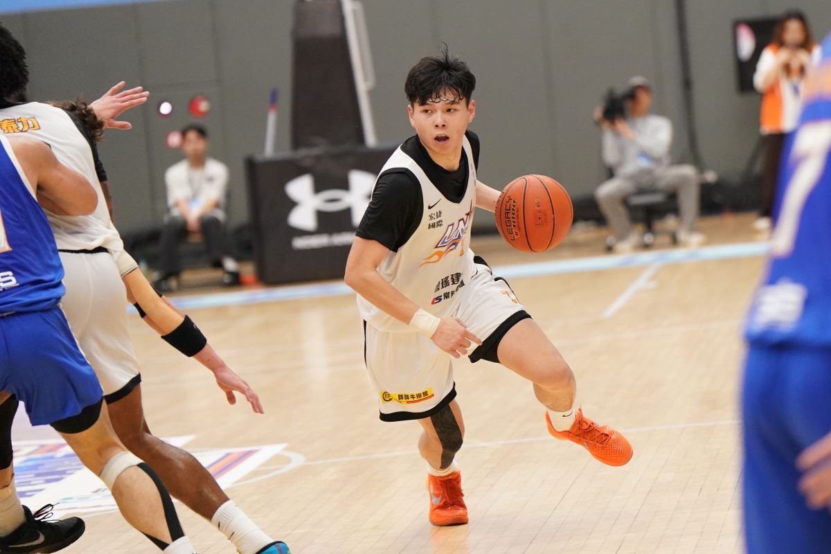 黎明學院謝侄豈17分7籃板。大專體總提供