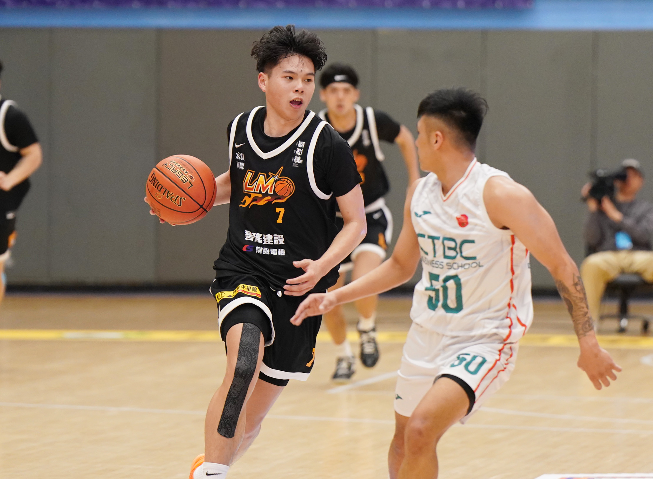 黎明學院謝侄豈14分並傳出10次助攻達成雙十。大專體總提供