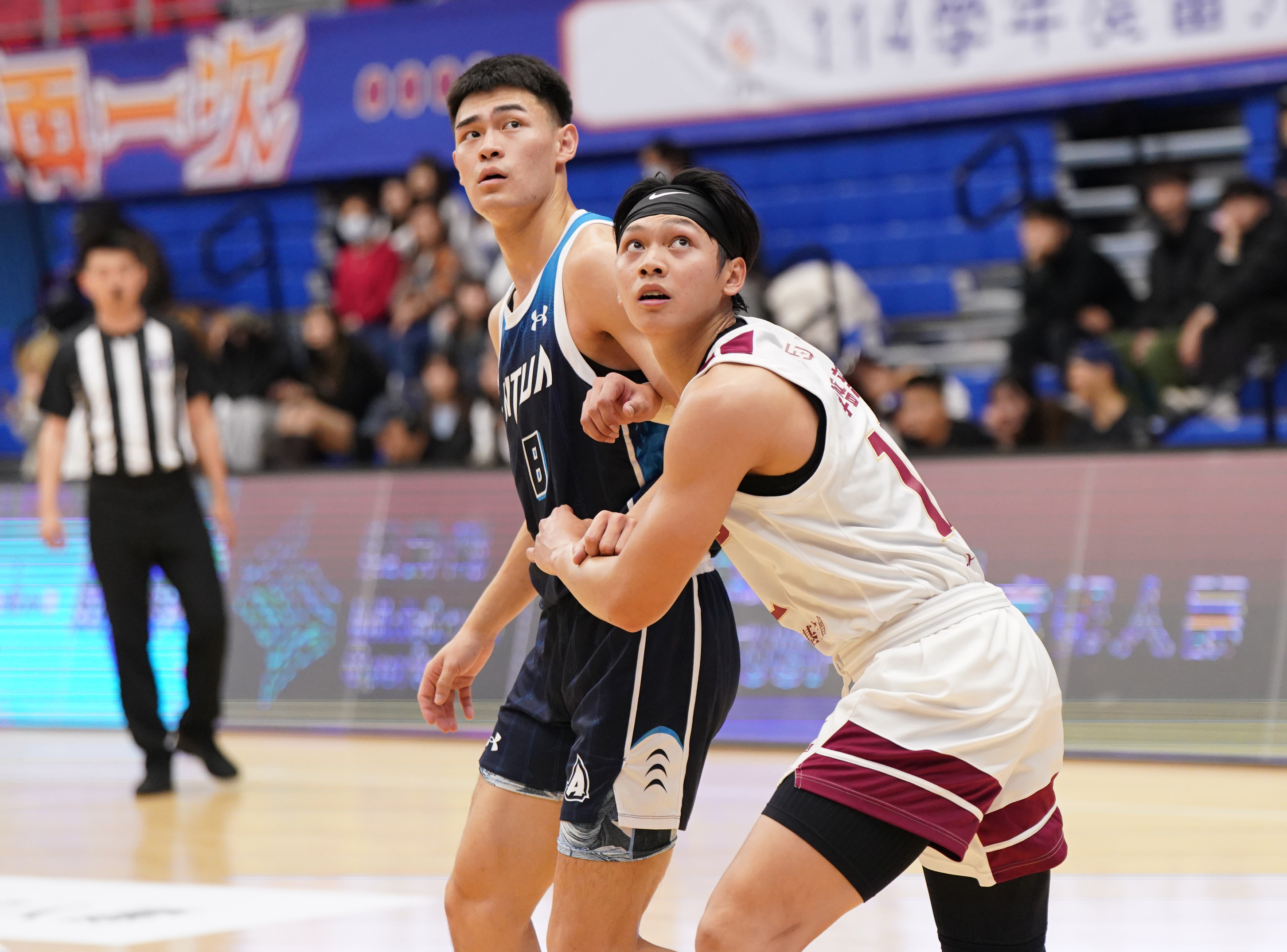 輔仁大學李盛新（右）攻下全隊最高17分。大專體總提供