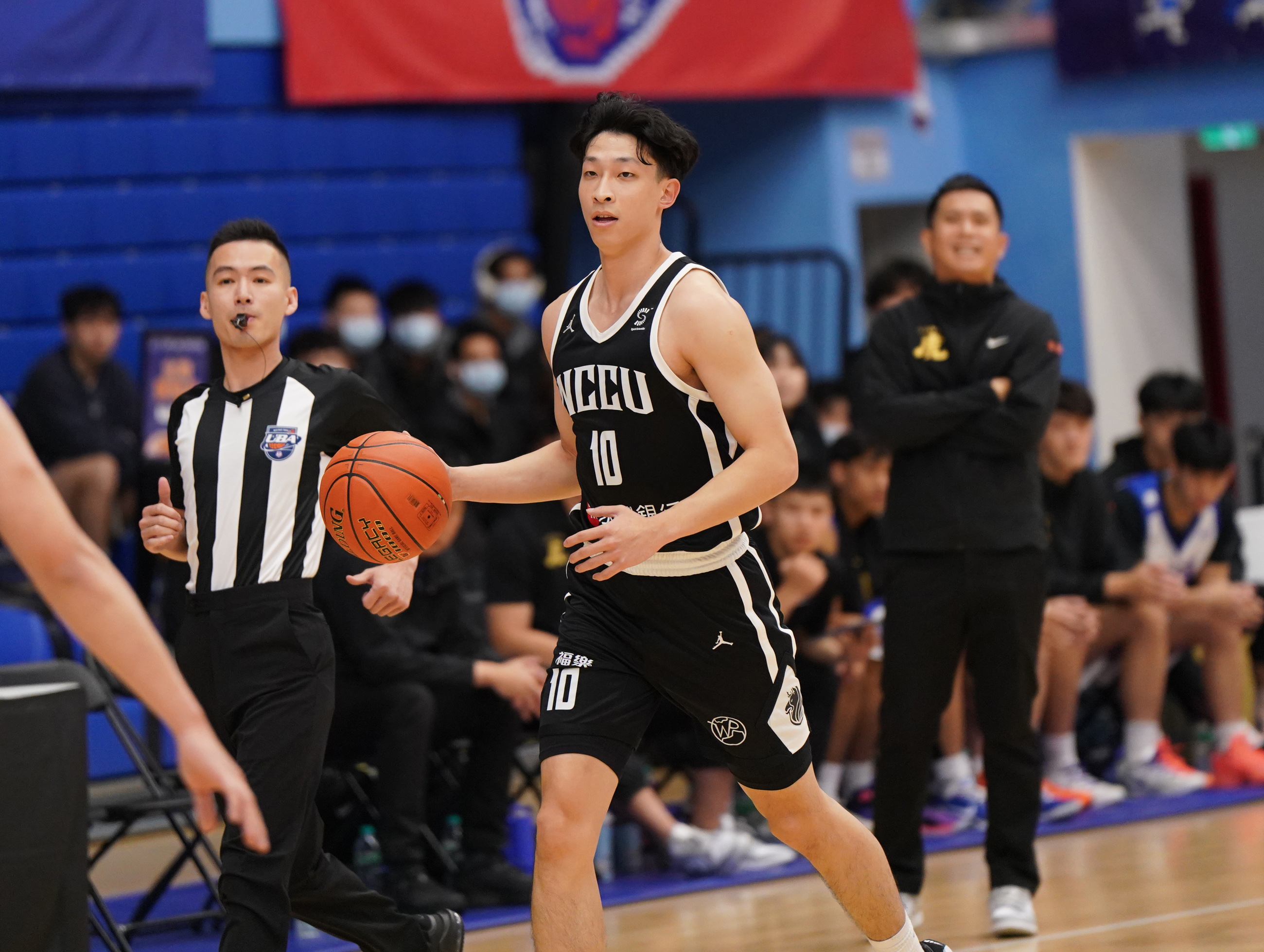 政治大學宋昕澔外圍出手投5中4拿下15分。大專體總提供