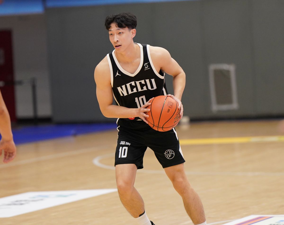 政治大學宋昕澔外圍出手投4中3拿下17分7籃板。大專體總提供