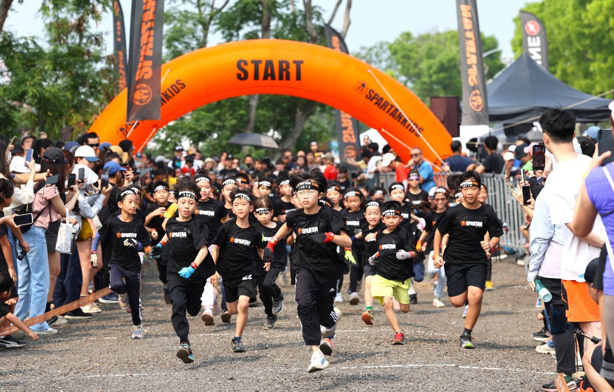 上千名小鐵人讓台南站顯得非常熱鬧。大會提供