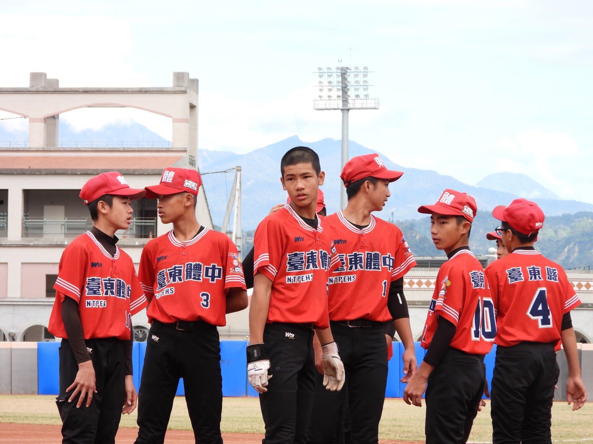 臺東體中維持紅色閃電風格。臺東體中提供