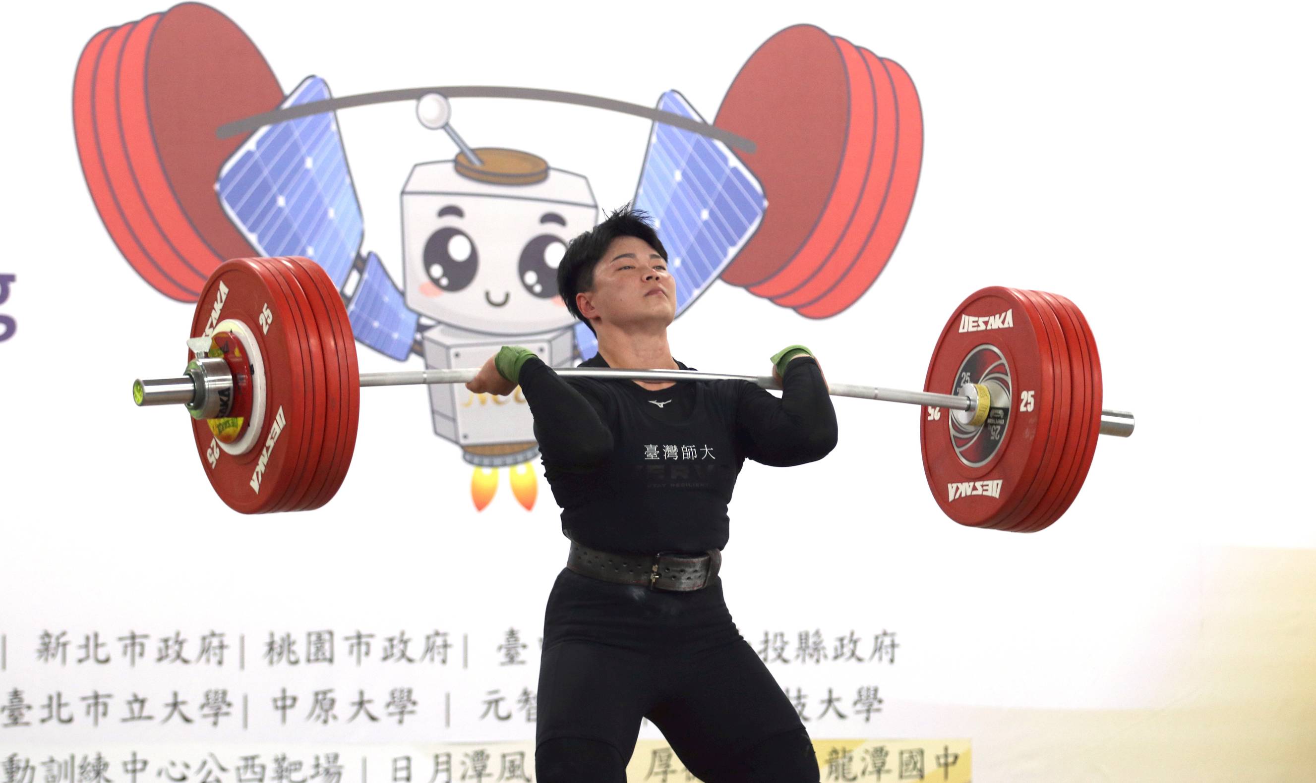 台灣師大陳玟卉順利完成挺舉130公斤。大會提供
