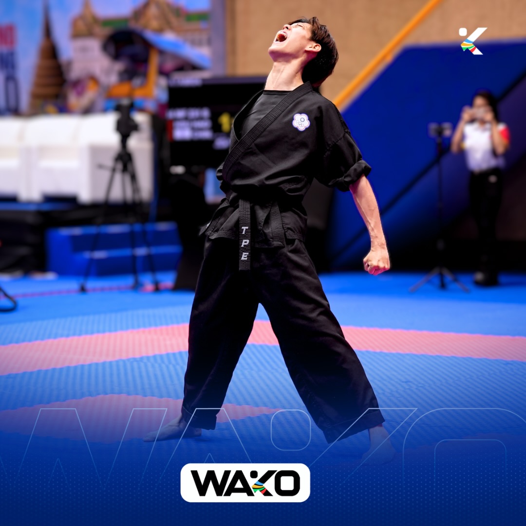成年組|許昊珉於極限武術項目中擊敗世界排名第三的越南選手,在創意套路項目中勇奪兩面金牌。中華民國踢拳道協會提供