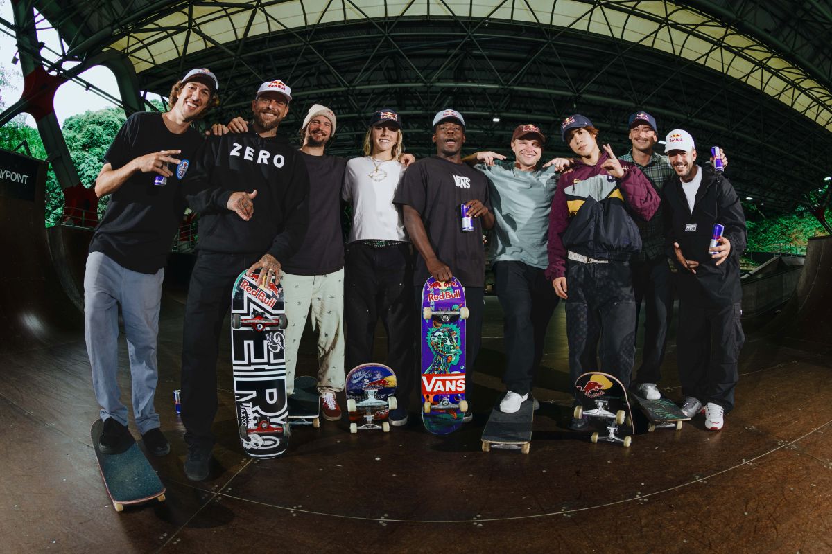 Red Bull Spot Check 打卡台北空前集結世界級滑板大神們合照。Red Bull提供