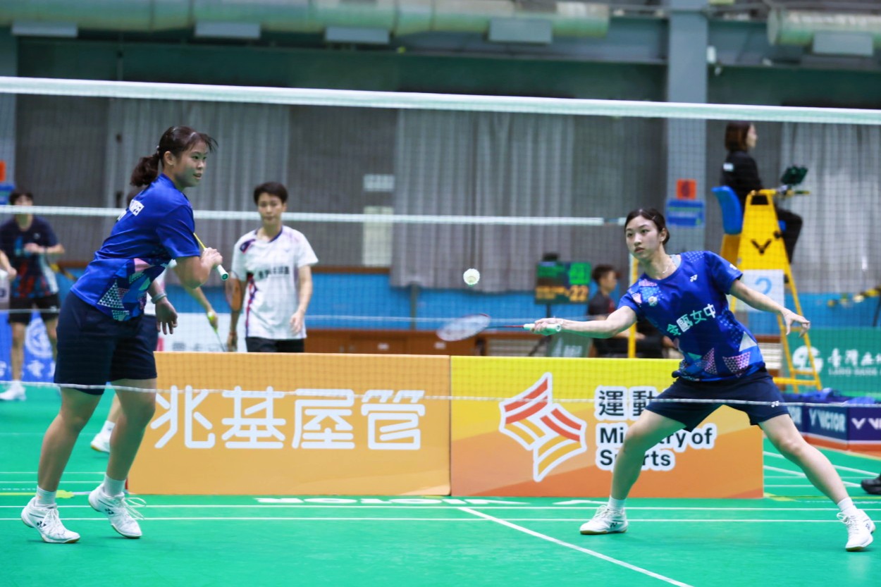 U19女雙冠軍 金甌高中 亞柏雄中合體韓蓁／孫亮晴。羽協提供