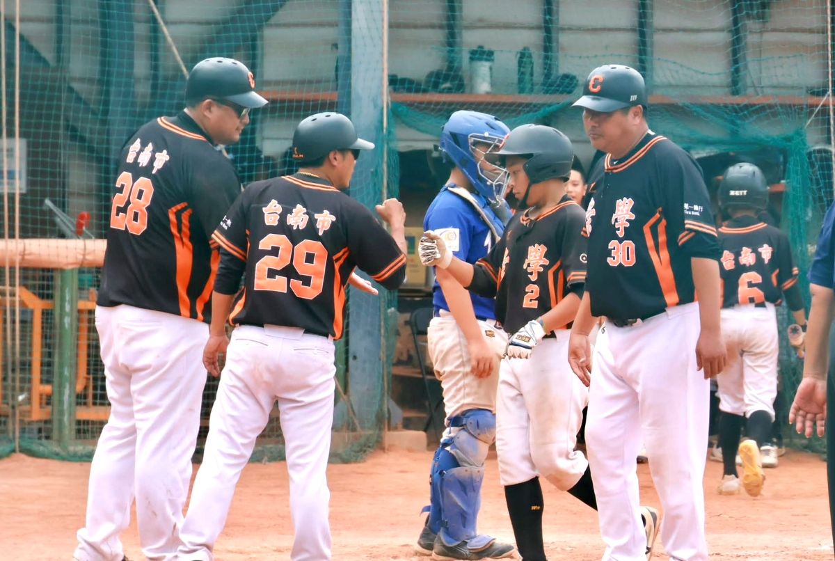 崇學5局下靠著林宬樺陽春砲再攻下保險分。學生棒聯提供