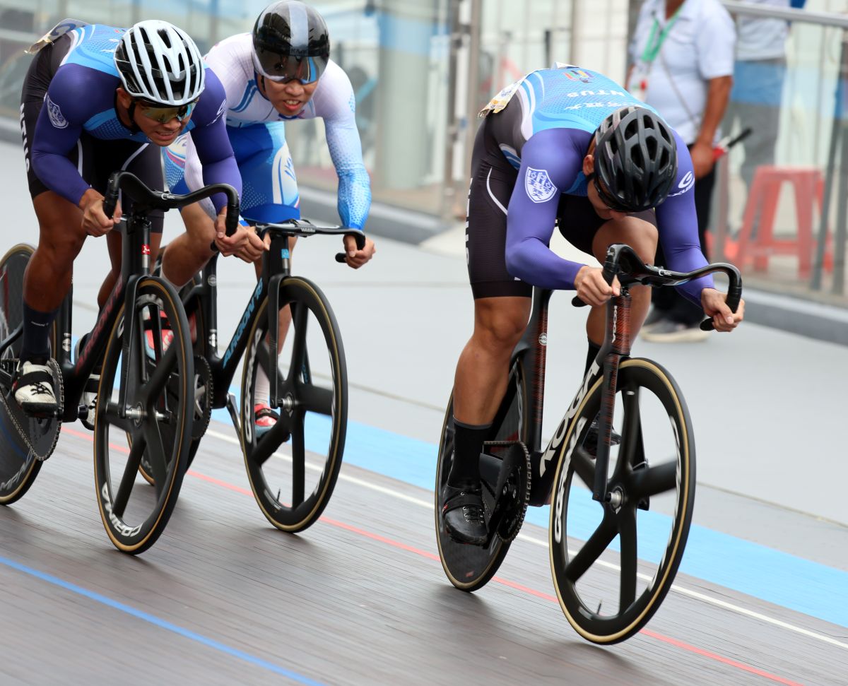 康世峰(右1)的競輪實力在台灣十年無人能敵。大會提供
