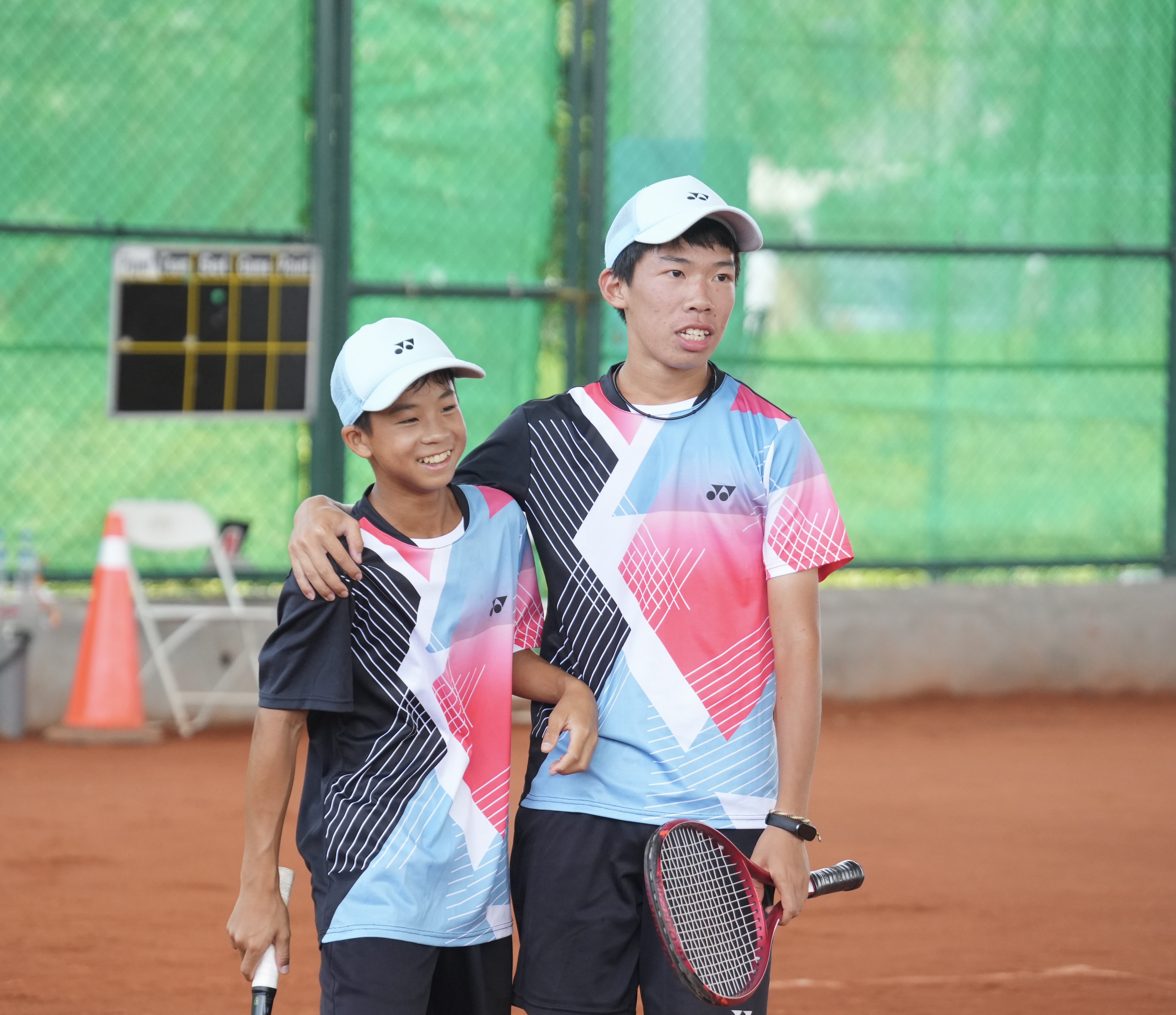 後壁國中男雙組合邱宸鑫(右)曾祤帆挺過追兵進逼艱苦奪金。臺南市體育局提供