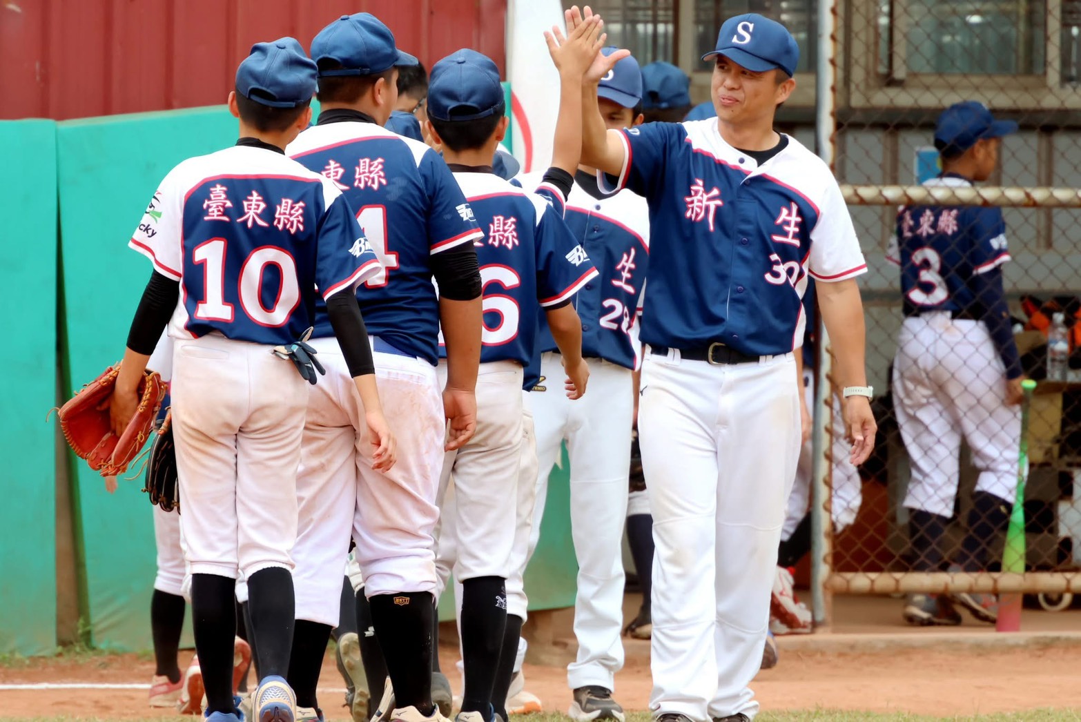 新生逆轉勝久違14年再爭冠。學生棒聯提供