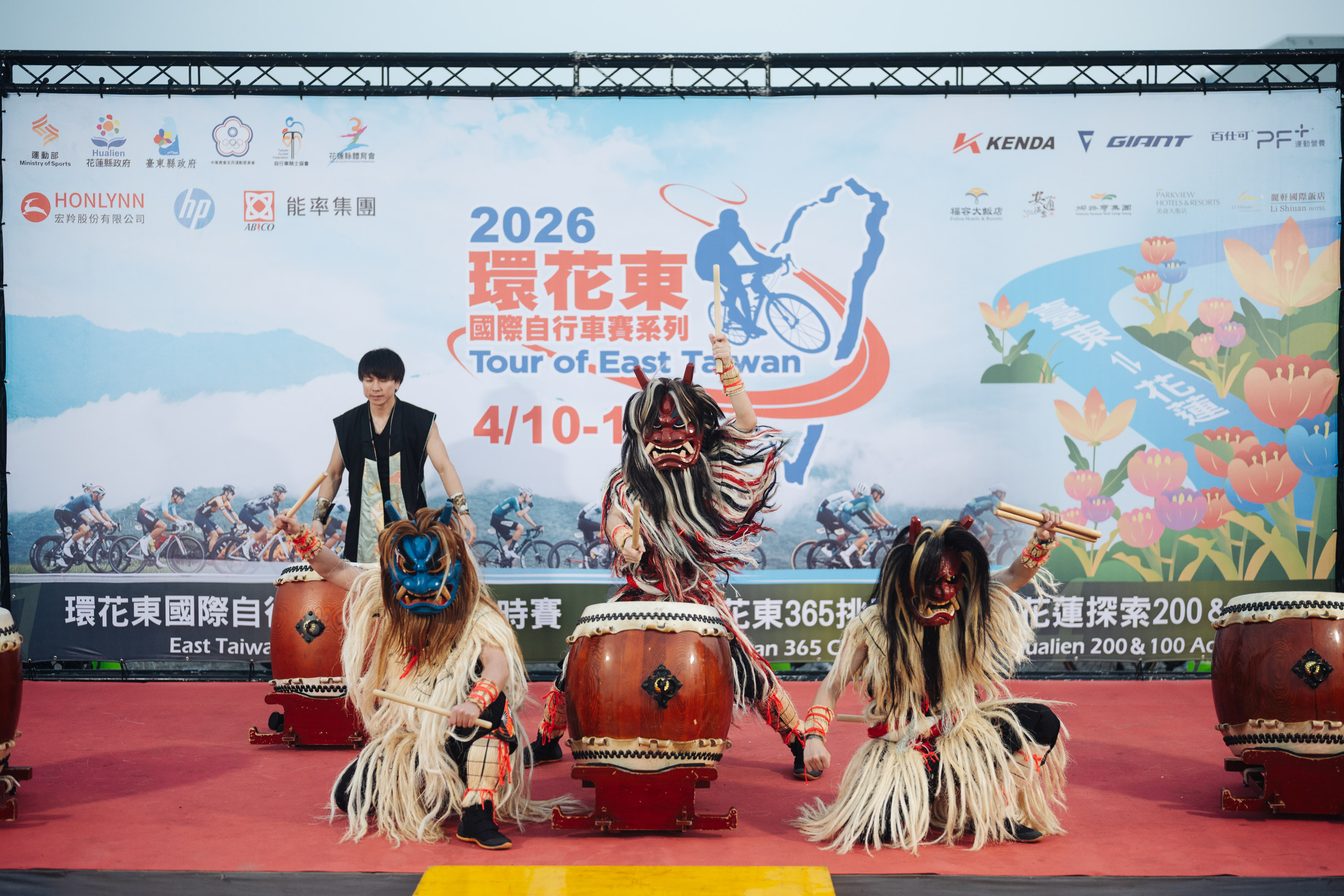 日本秋田縣男鹿市的生剝鬼太鼓表演。中華民國自行車騎士協會提供
