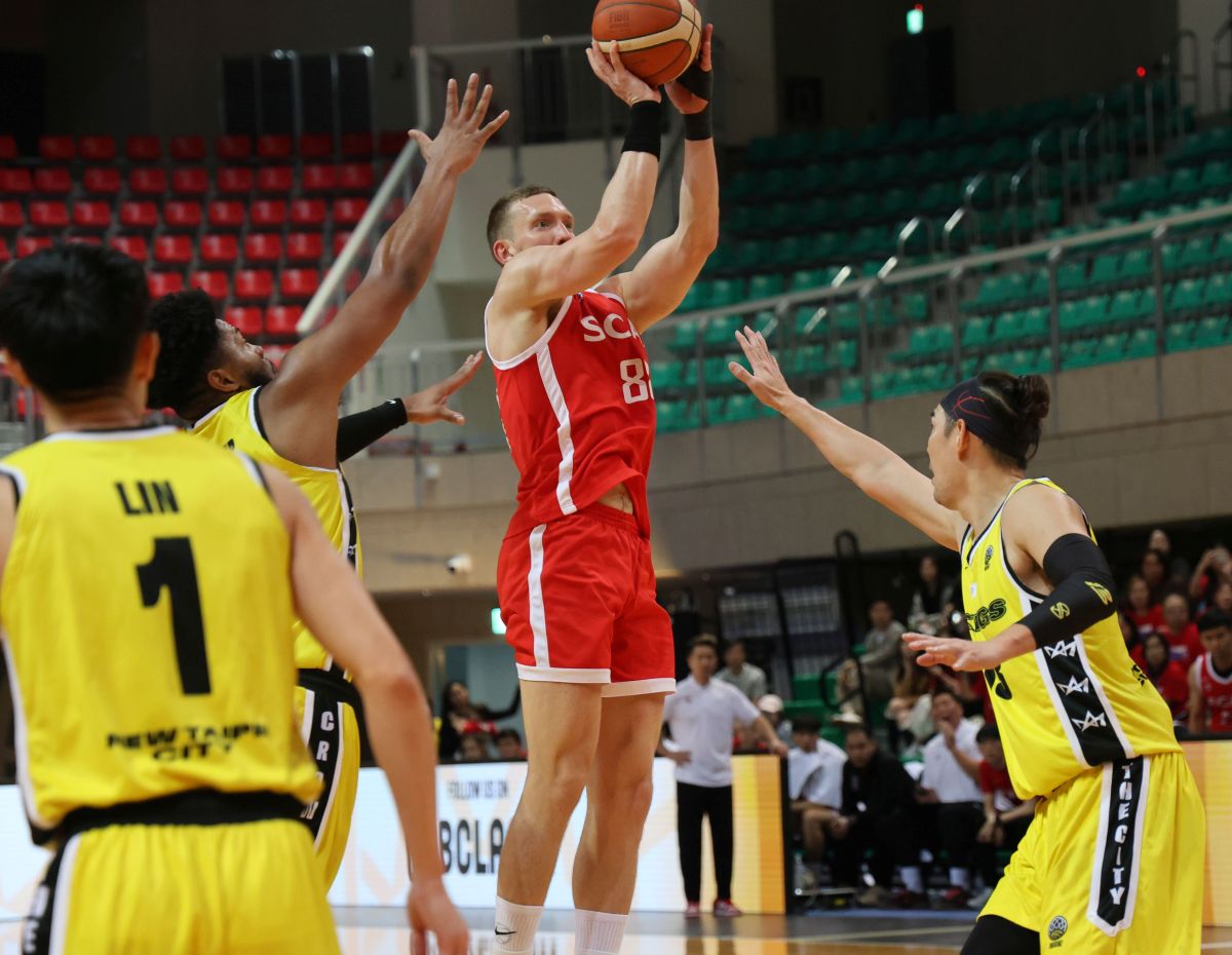 南華小前鋒基拔（中）即使在香港土生土長但尚未放棄克羅埃西亞國籍，因此無法以本土身分替香港打國際賽。陳楷攝