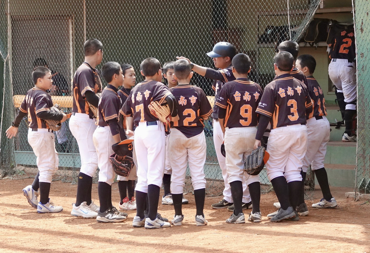 台南崇學國小在國小硬式聯賽拿下二連勝。學生棒聯提供