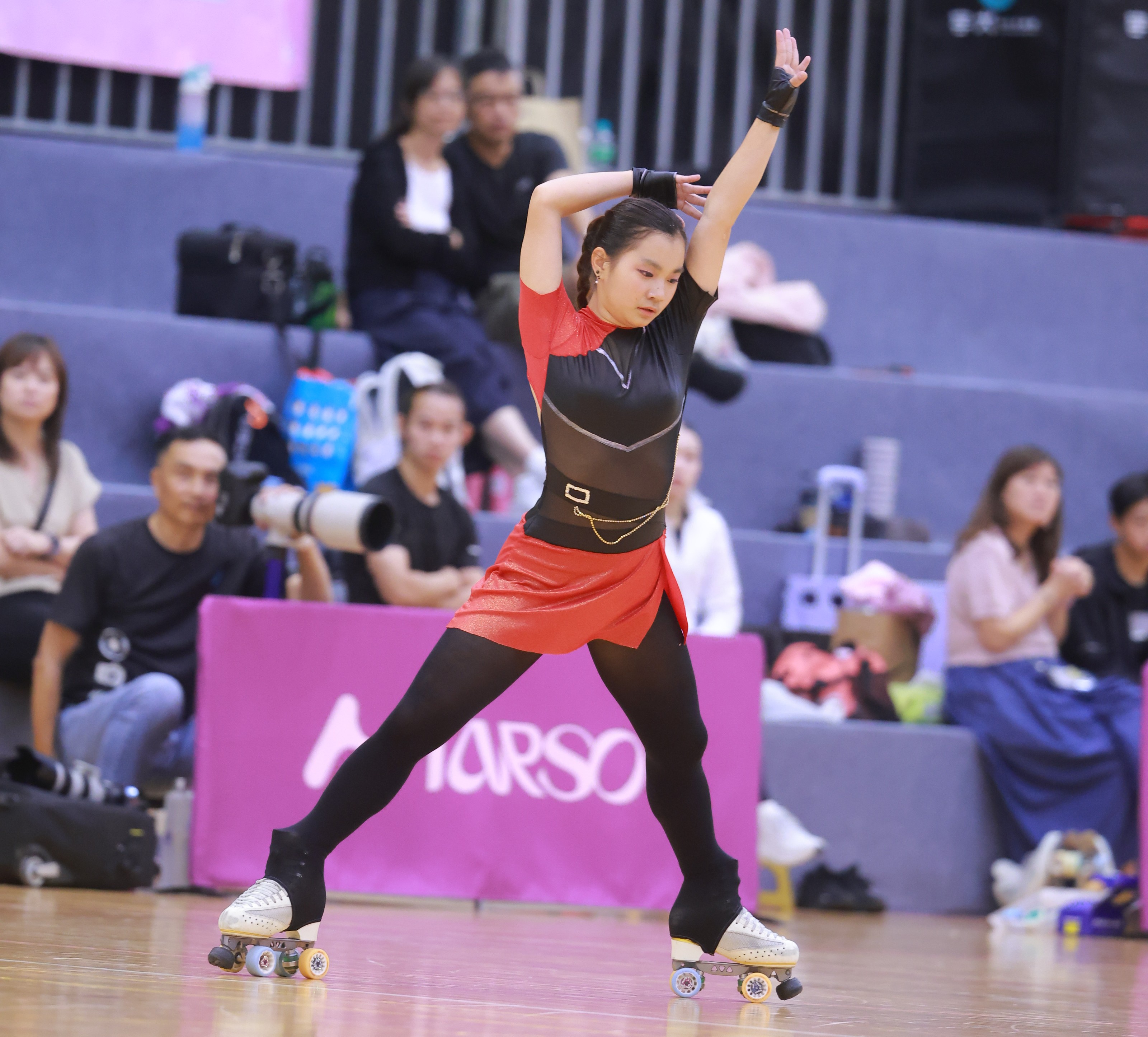 王曉晞的母親是亞運金牌國手王筱筑。大會提供