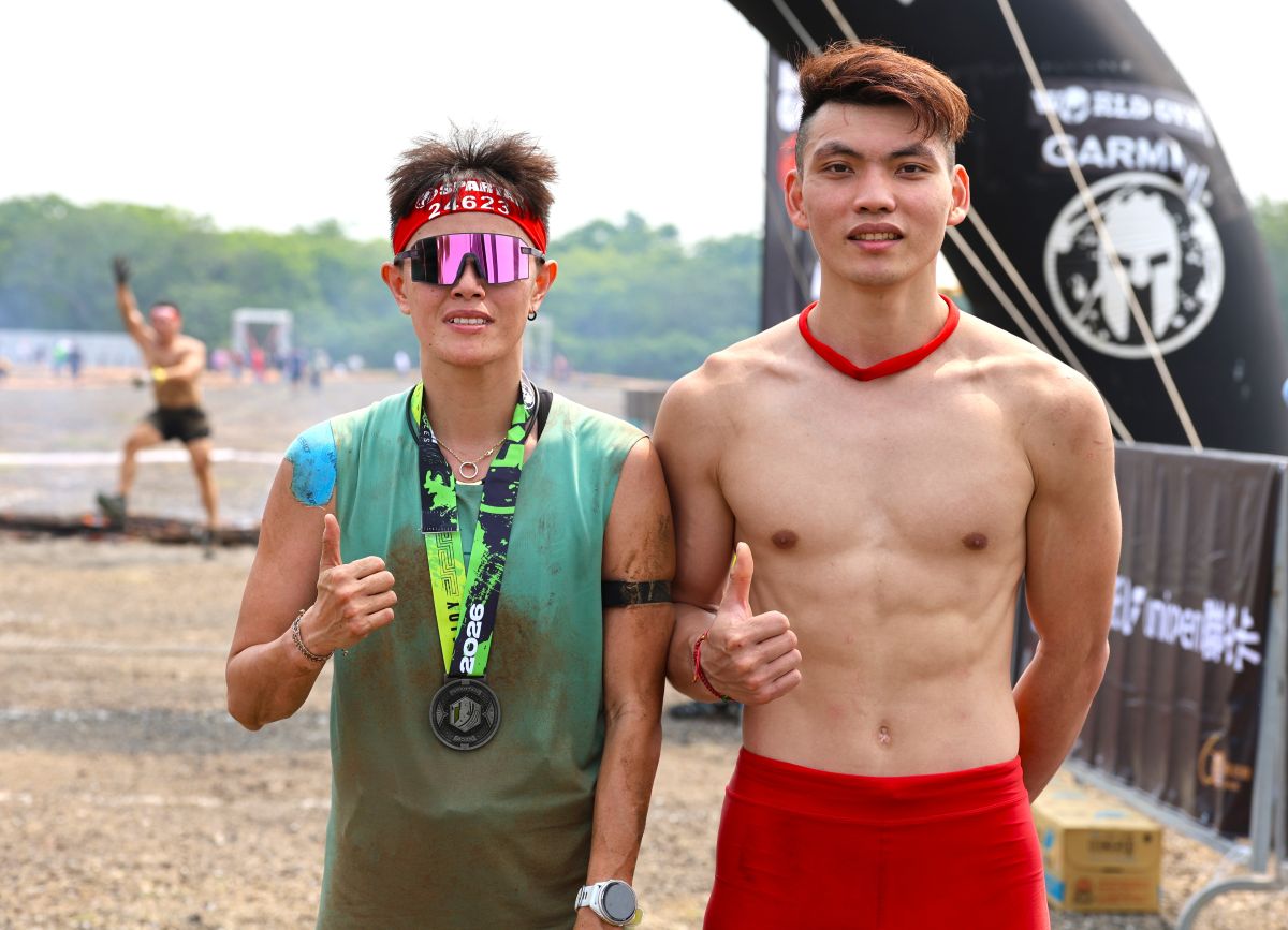 「紅髮戰士」孫育彬(右)、「小猴」何孟秋拿下台灣男女第一。大會提供