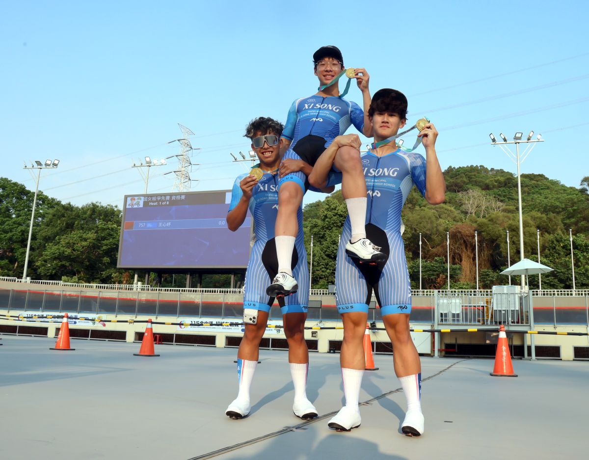 臺北市西松高中贏得團隊競速金牌。