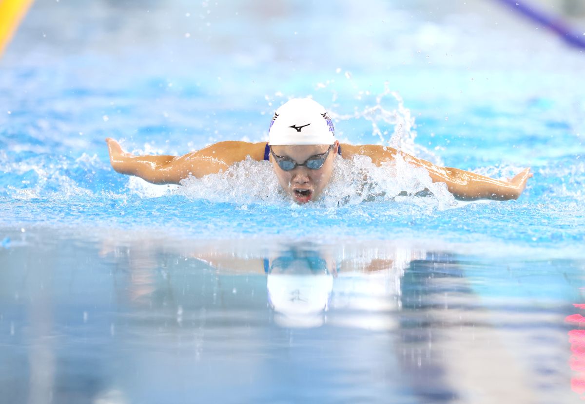 臺南市新豐高中另類蝶后洪渝姍在高女組100公尺蝶式完成四連霸。臺南市體育局提供