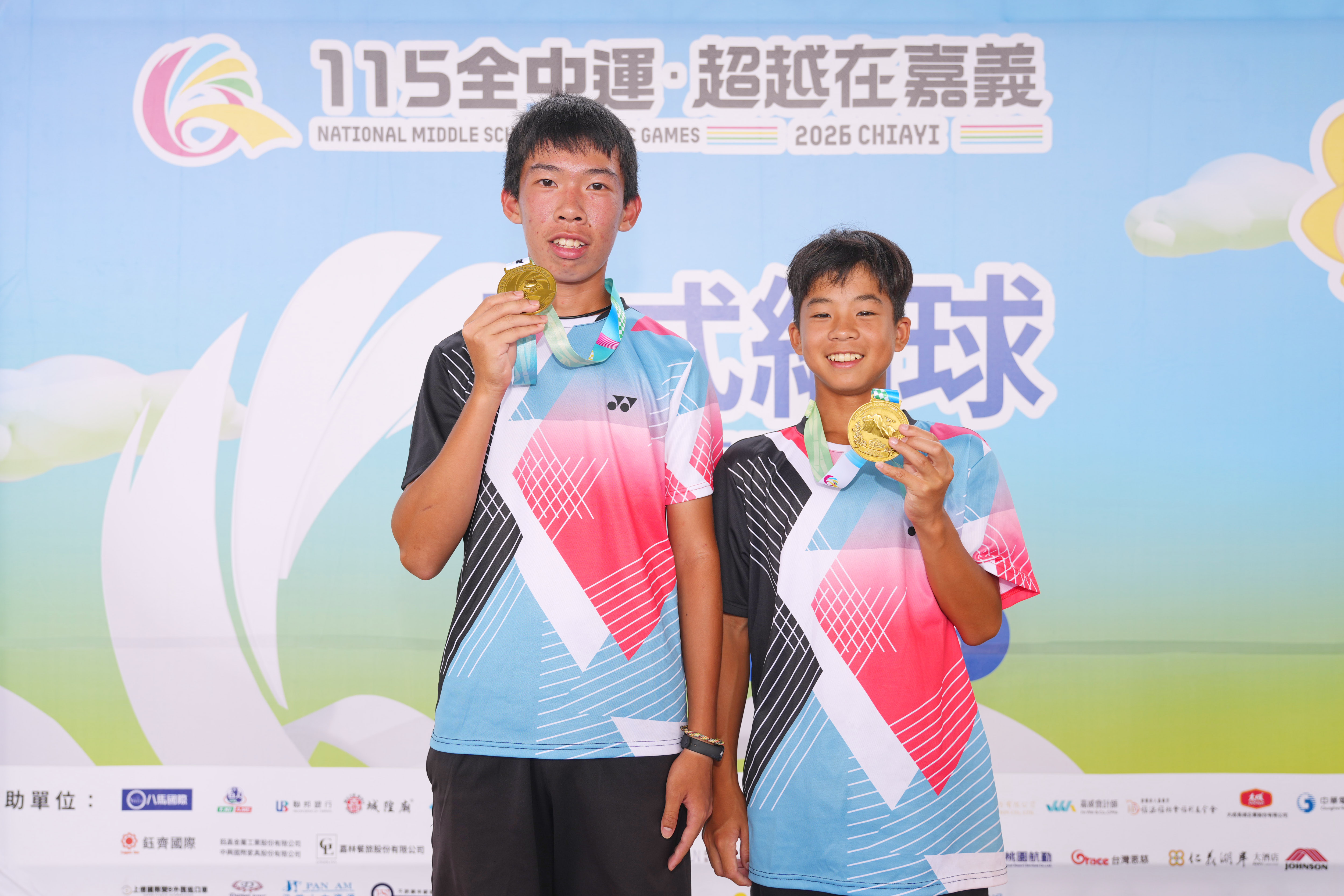 邱宸鑫(左)曾祤帆哥倆好不過場上場下都很害羞。臺南市體育局提供