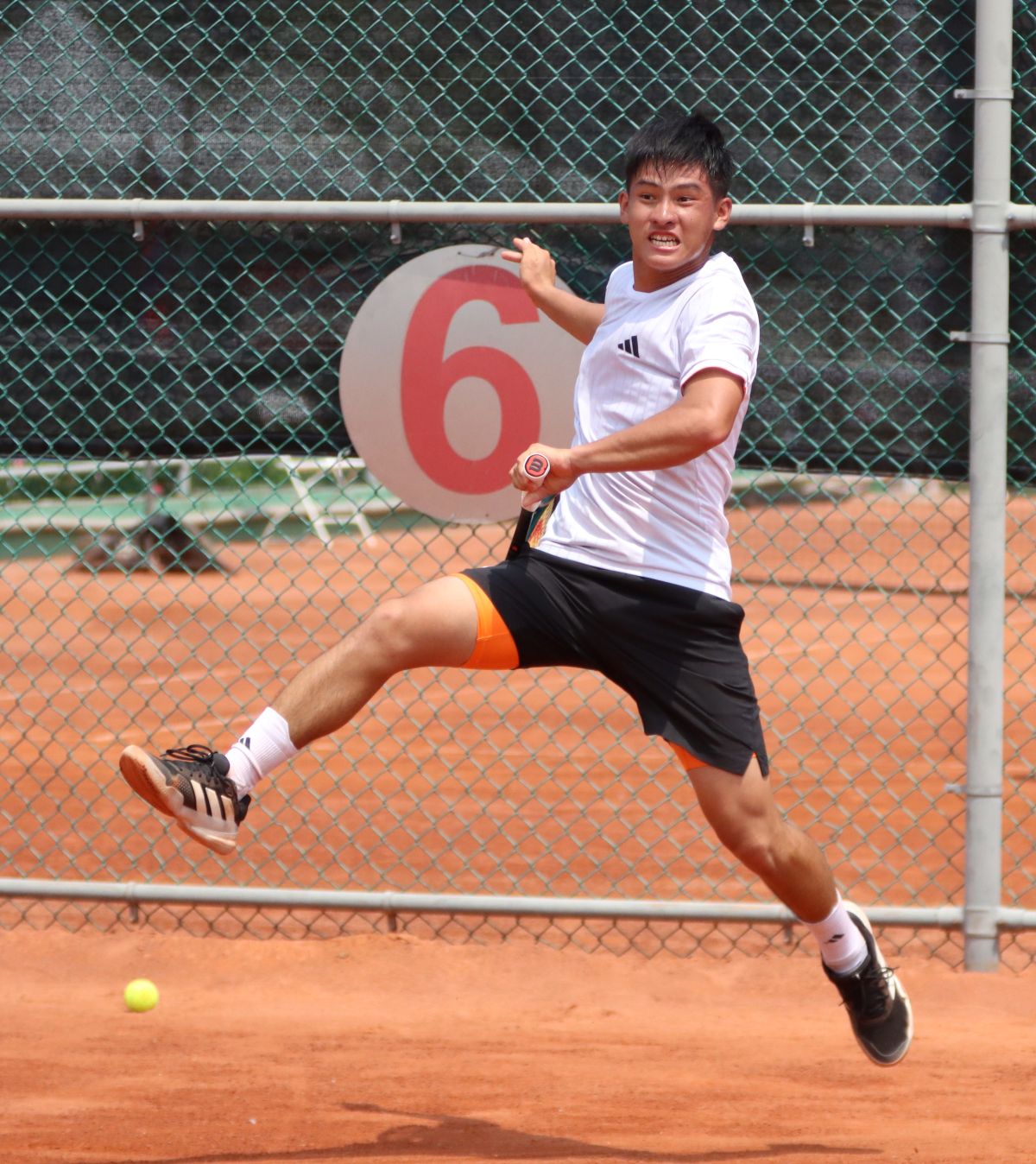 陳冠守在全中運期間只輸過鎮周曉風兩次。臺南市體育局提供
