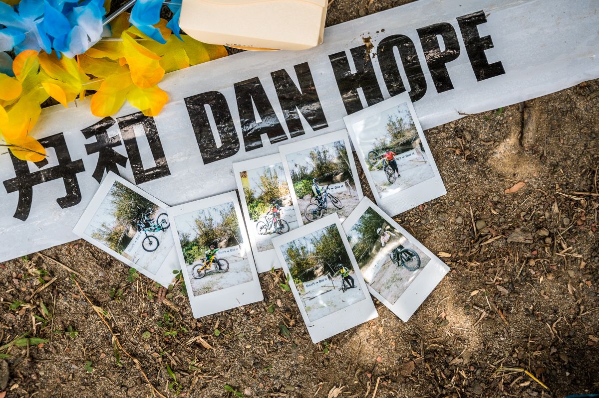 完賽後Dan Cup提供每位選手終點線別的拍立得為選手紀錄這難得的瞬間。大會提供