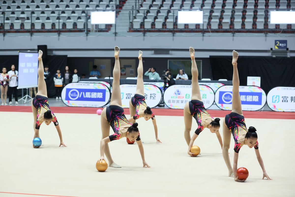 台南市復興國中整齊劃一的動作,獲得國女組團隊全能銀牌。特約記者 郭運復攝