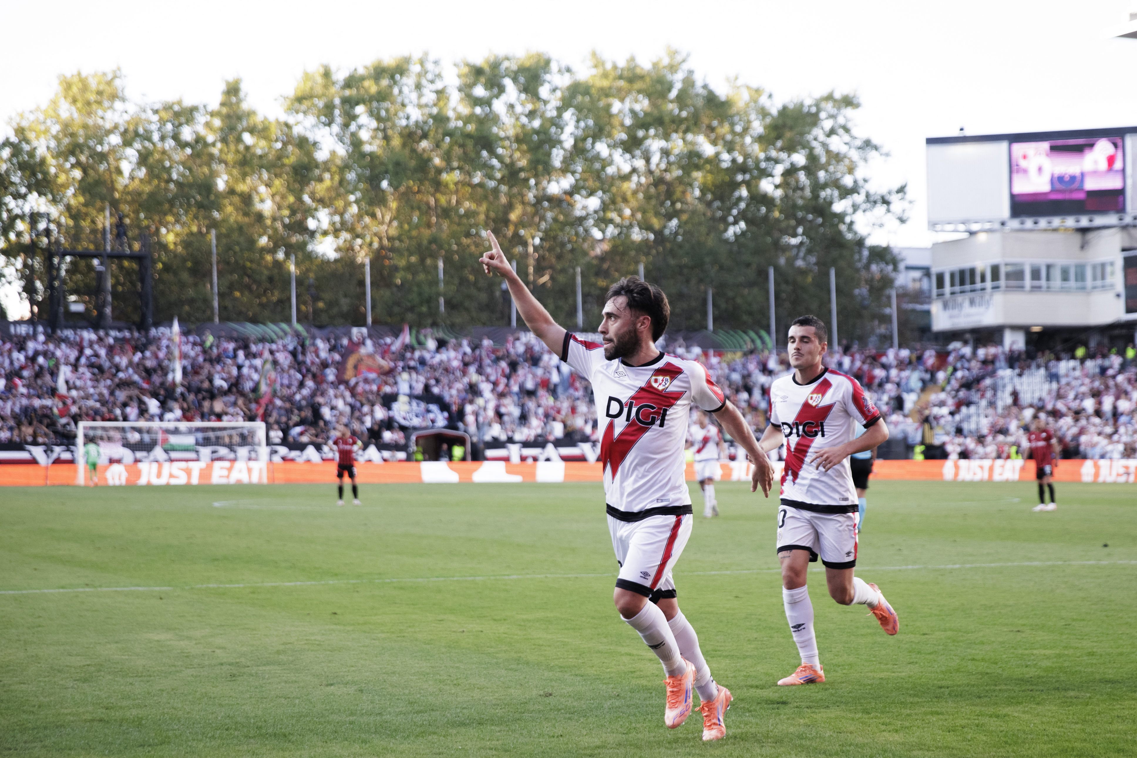 巴列卡諾閃電，他們現在西甲排第15，領先降級區3分，壓力山大啊！法新社