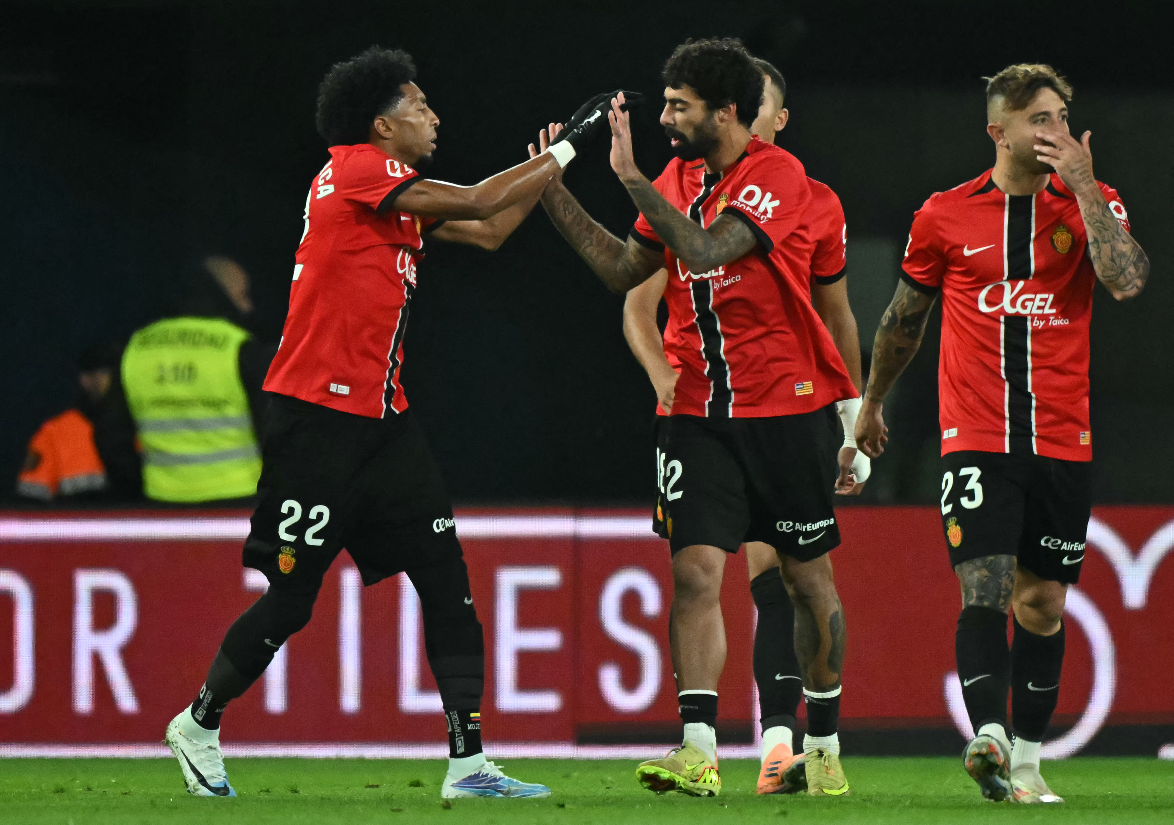 馬約卡，他們現在積34分，還在下游掙扎，領先降級區沒多少，保級鬥志超旺！法新社