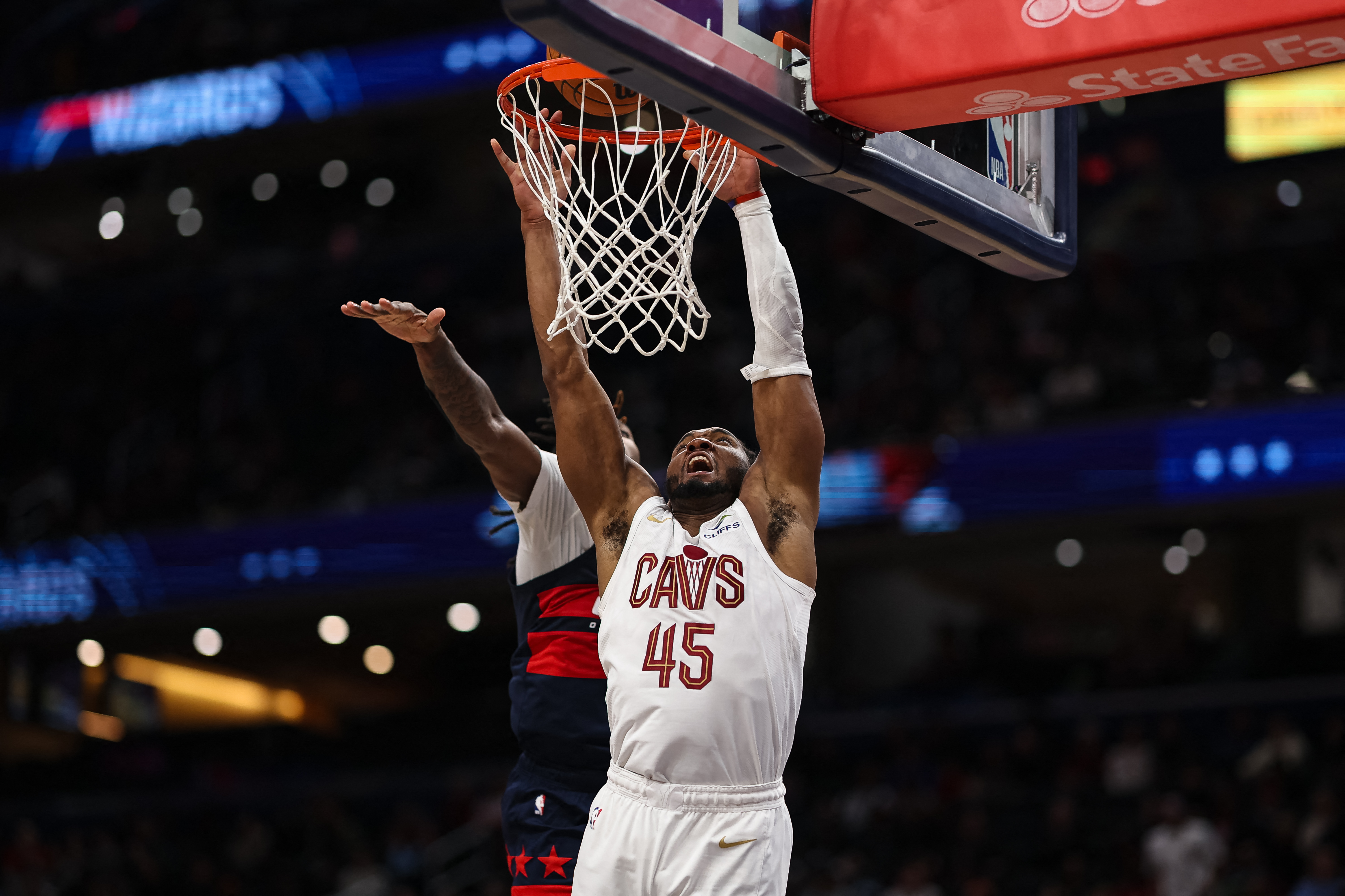 本季騎士兩度在暴龍主場都是輸球收場。法新社