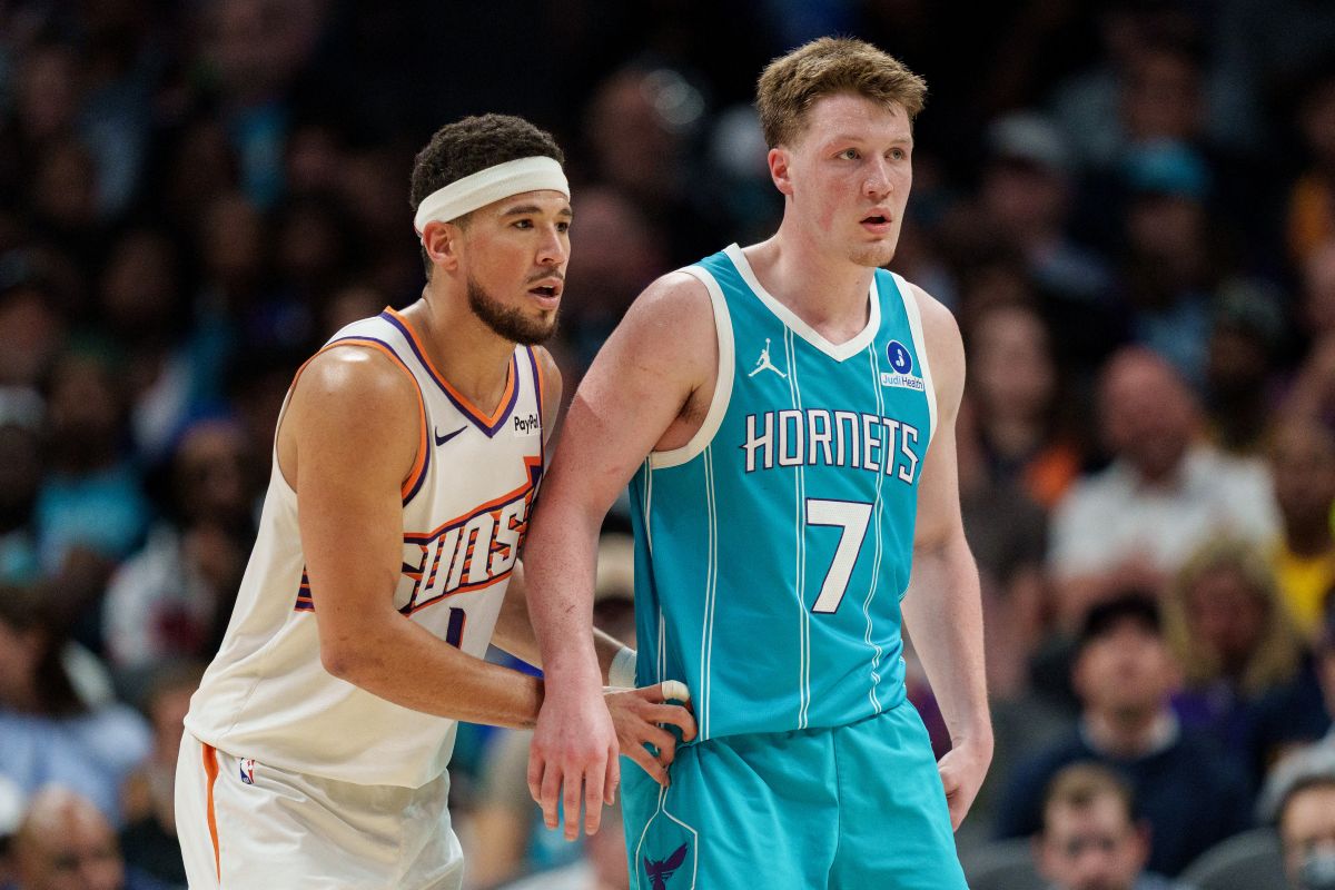 黃蜂超級新秀克努佩爾（Kon Knueppel=力右）正式打破了隊史單季最多三分球命中數紀錄。法新社