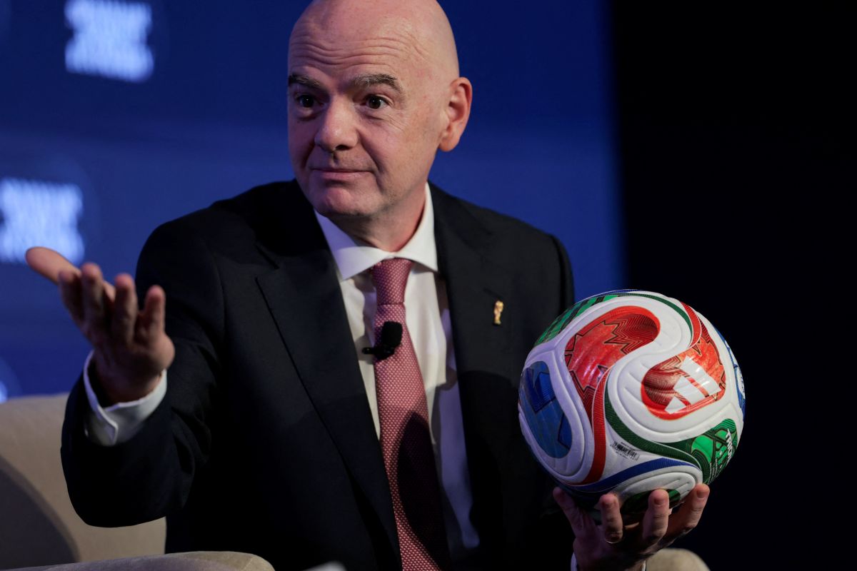 外界批評英凡蒂諾在世界盃票價飆漲，以及他與美國總統川普（Donald Trump）的親密友誼。法新社