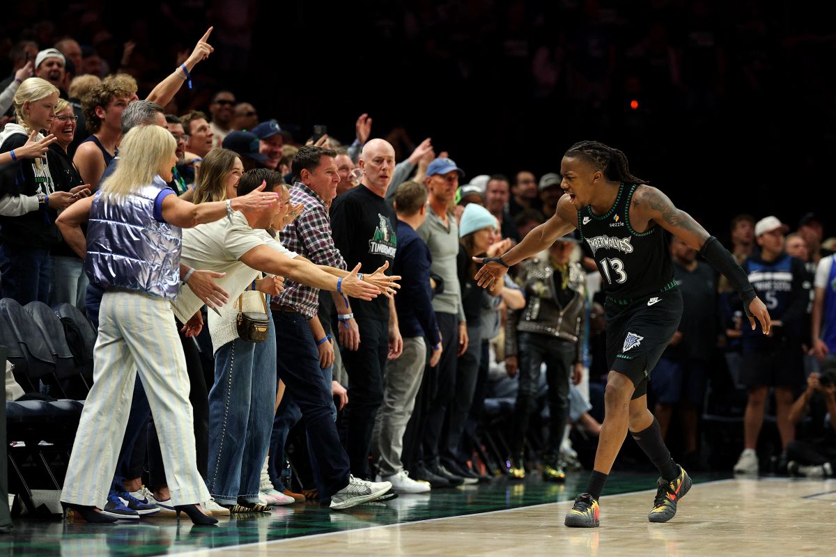 明尼蘇達灰狼在季後賽首輪G4主場迎戰金塊，憑藉多森姆（Ayo Dosunmu）扮演奇兵。法新社