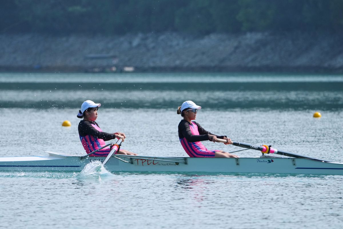 市大林暄芸、呂芯瑜首次搭檔雙人單槳就成功摘金。全大運辦公室提供