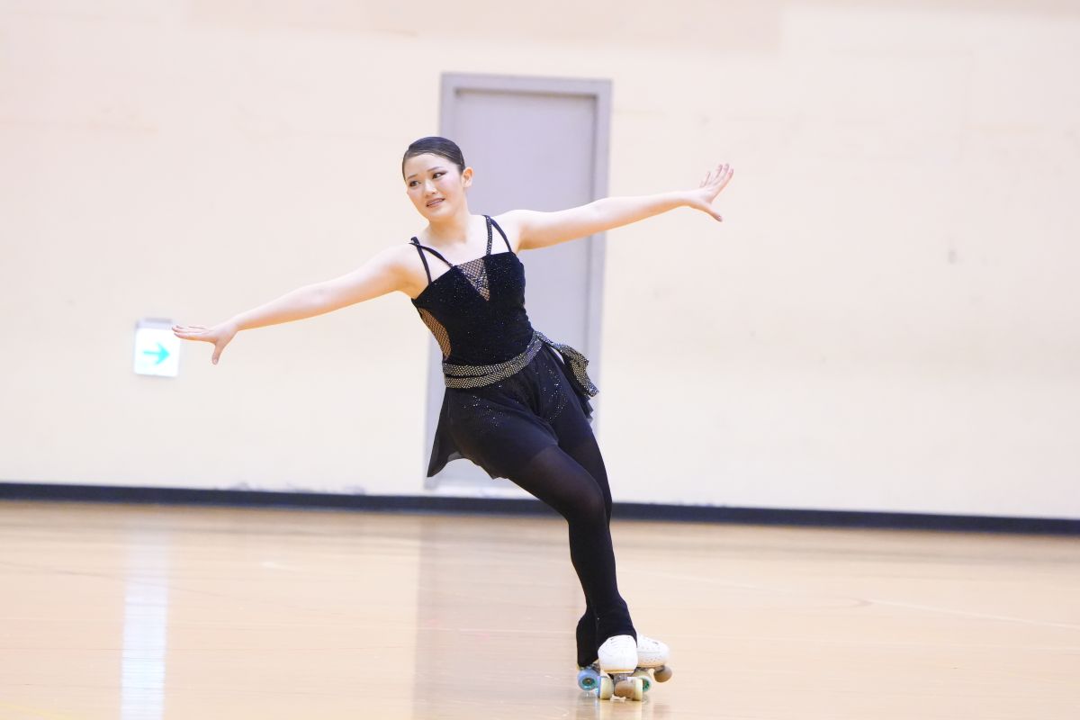 日本「未來之星」千島桜愛（Sakura Chidori）以90.74分完成衛冕。中華民國滑輪溜冰協會提供