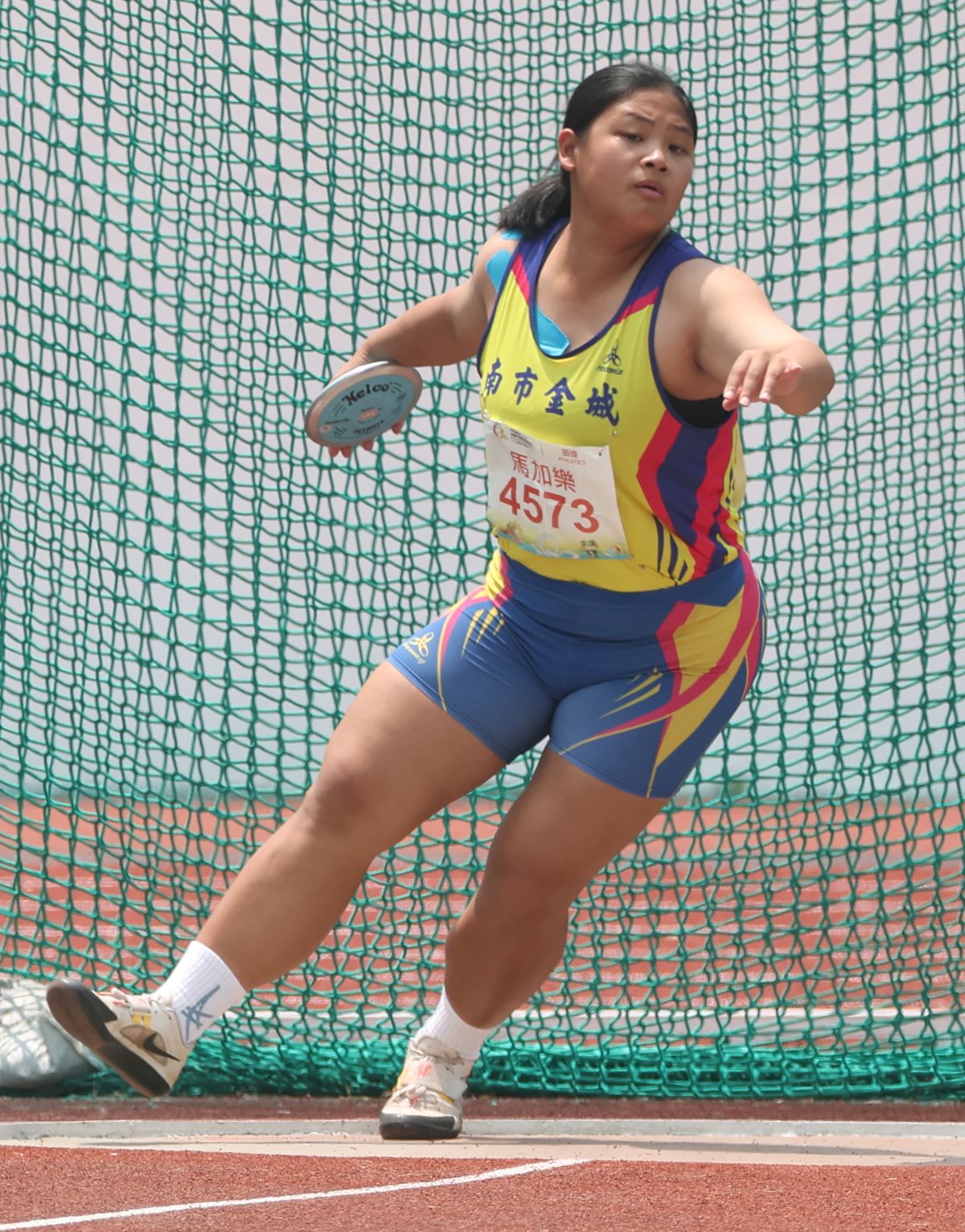 中馬加樂在國女組田徑鐵餅擲出唯一破四的44公尺59摘金。台南市體育局提供
