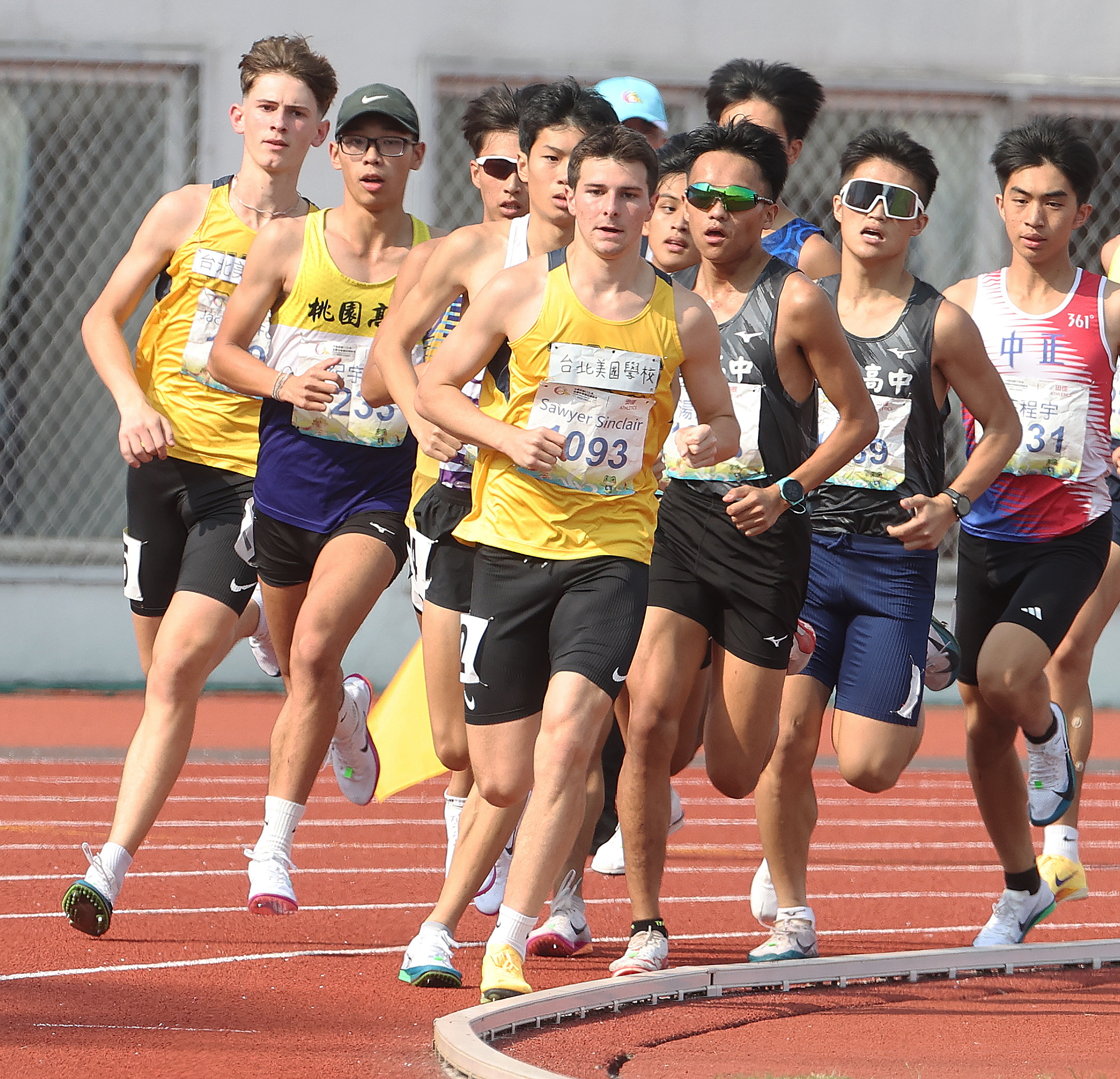 Sawyer Sinclair代表台北美國學校摘下高男1500公尺金牌。陳怡誠攝