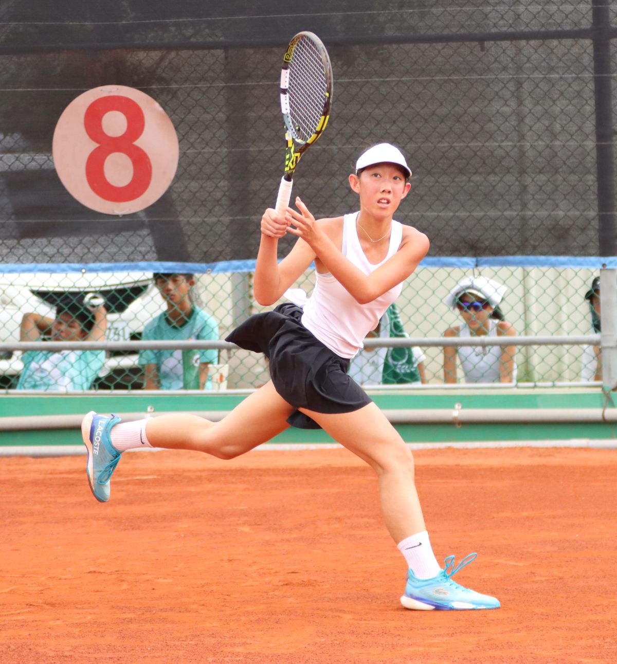 至善國中邱思榕力拼福山國中朱芸緹落敗後，因中暑緊急送至醫院打點滴。四維體育推廣教育基金會 提供