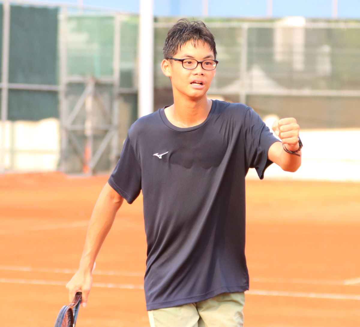 福山國中何曜宇在第三點擊敗陽明高中鄭宸恩後,福山創下國中男女團體賽都打進金牌戰的首見紀錄。四維體育推廣教育基金會 提供