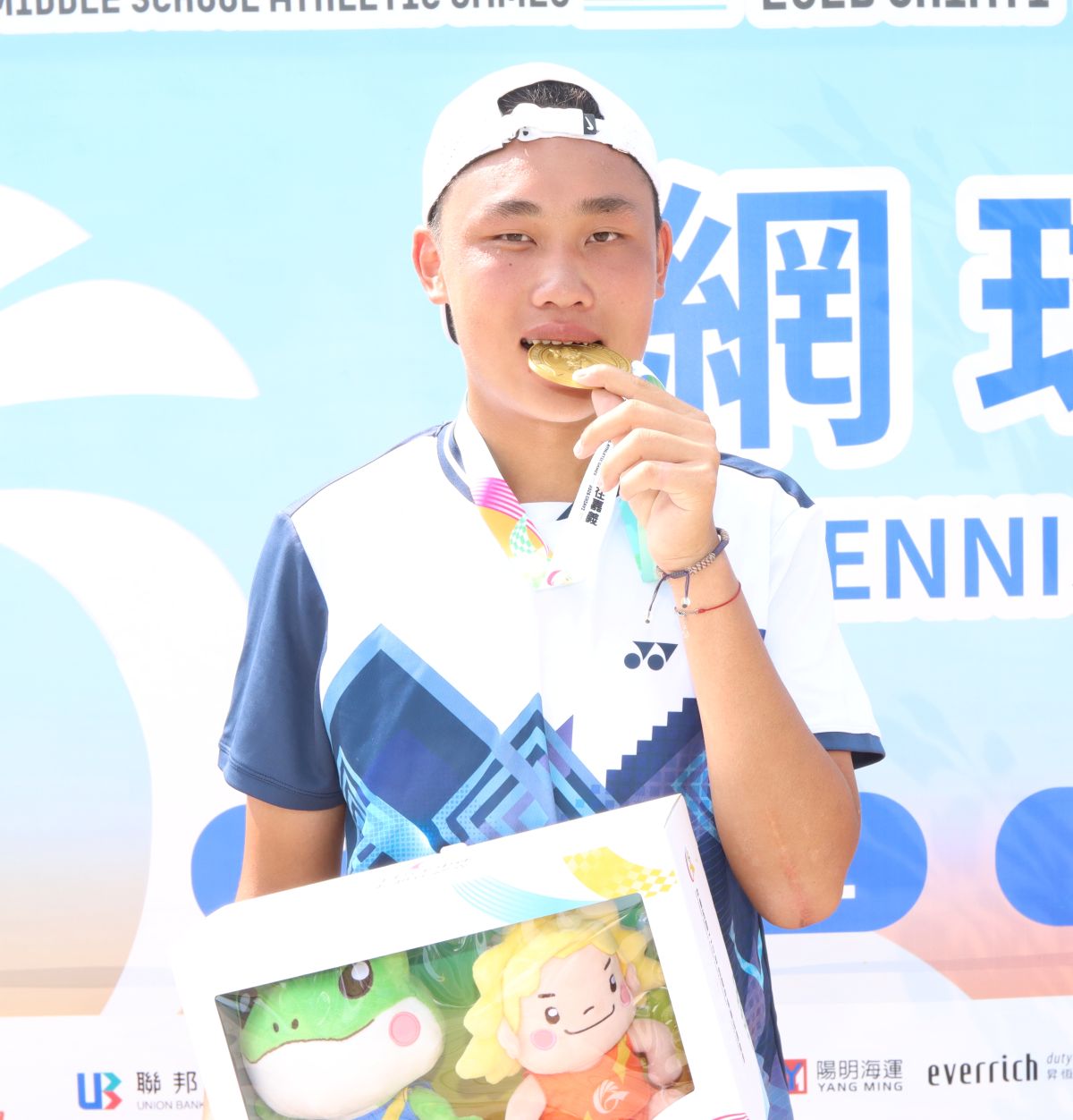 賴晉寬連續五年在全中運無緣奪牌後，終於在最後一年摘下混雙金牌。四維體育推廣教育基金會 提供