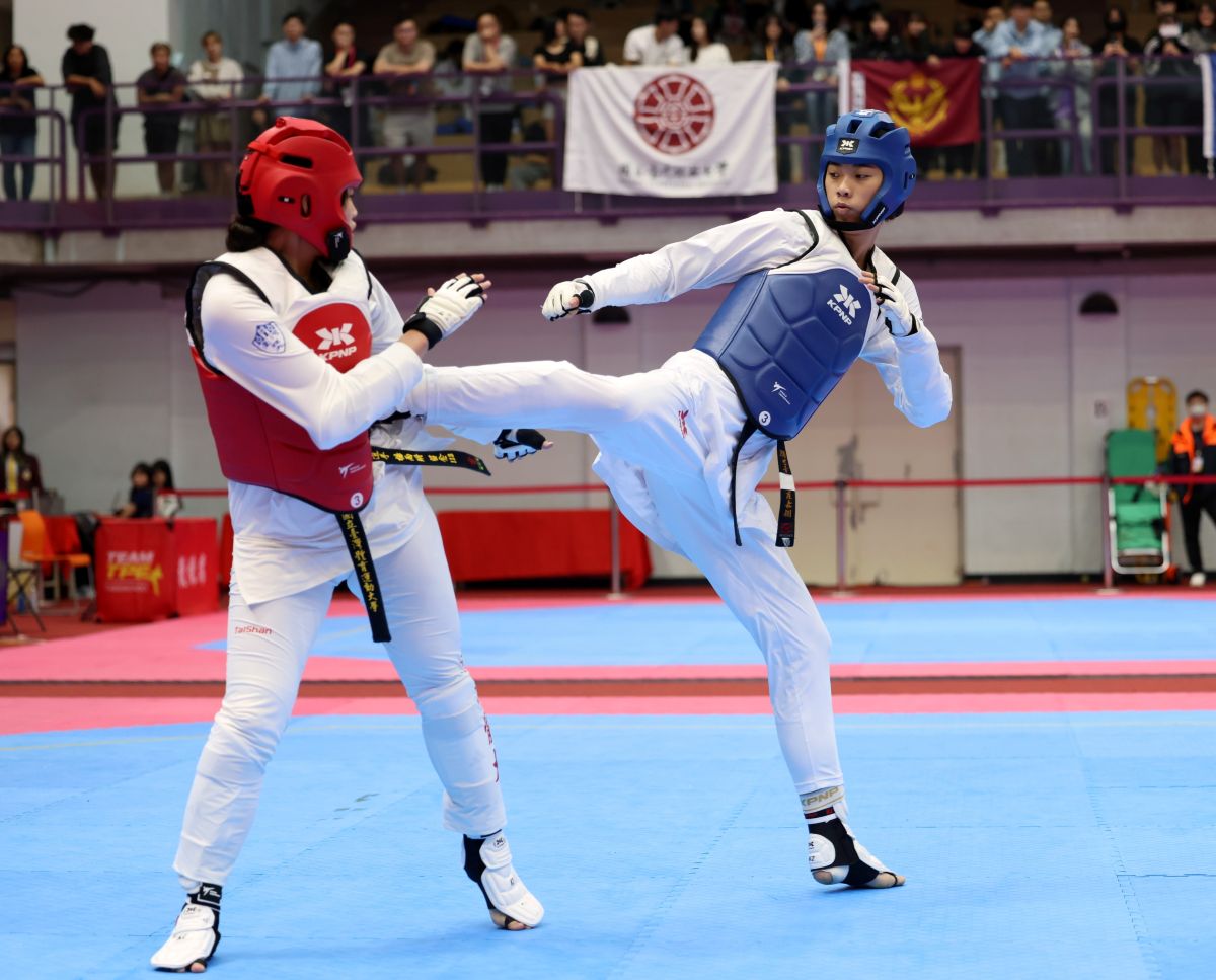 跆拳道「國民女友」羅嘉翎(右)摘金。全大運辦公室提供