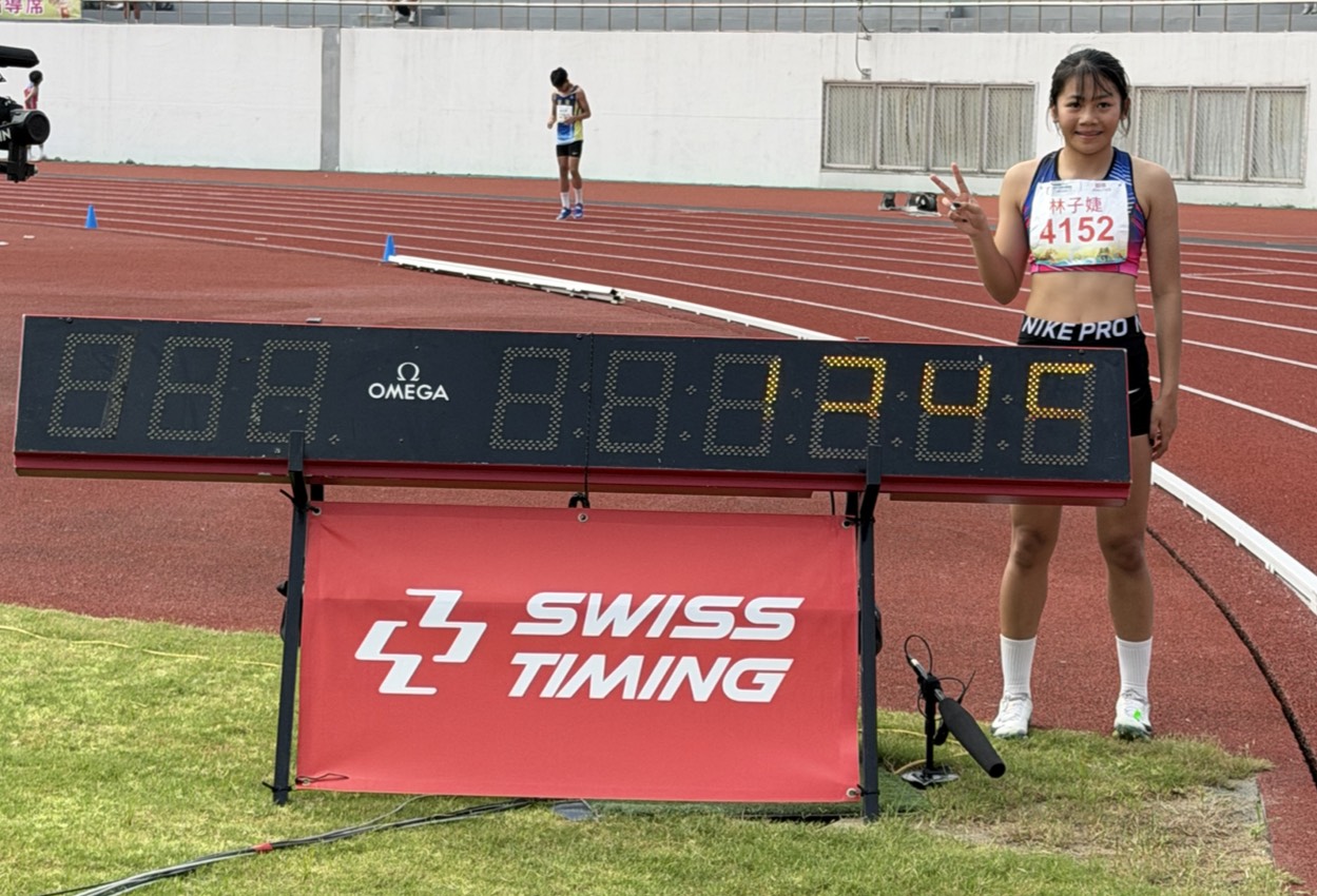 林子婕100公尺跨欄刷新大會紀錄。吳敏欣攝