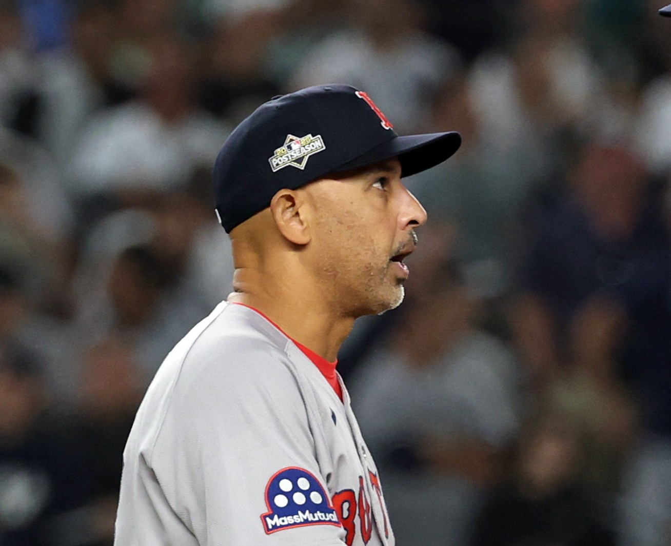 波士頓紅襪日前決定撤換主帥柯拉（Alex Cora，見圖），這個舉動引發各界討論。法新社