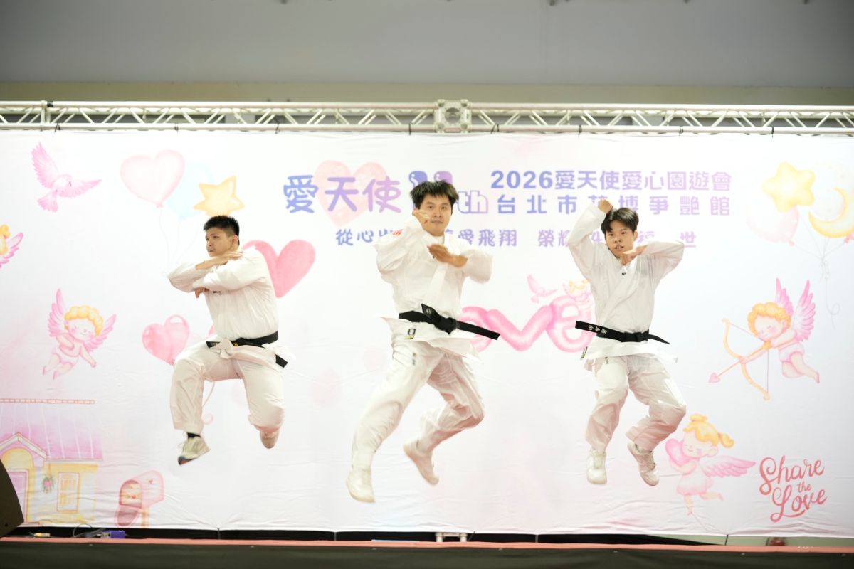 「愛天使園遊會」表演活動。臺北市國小學生家長會聯合會提供