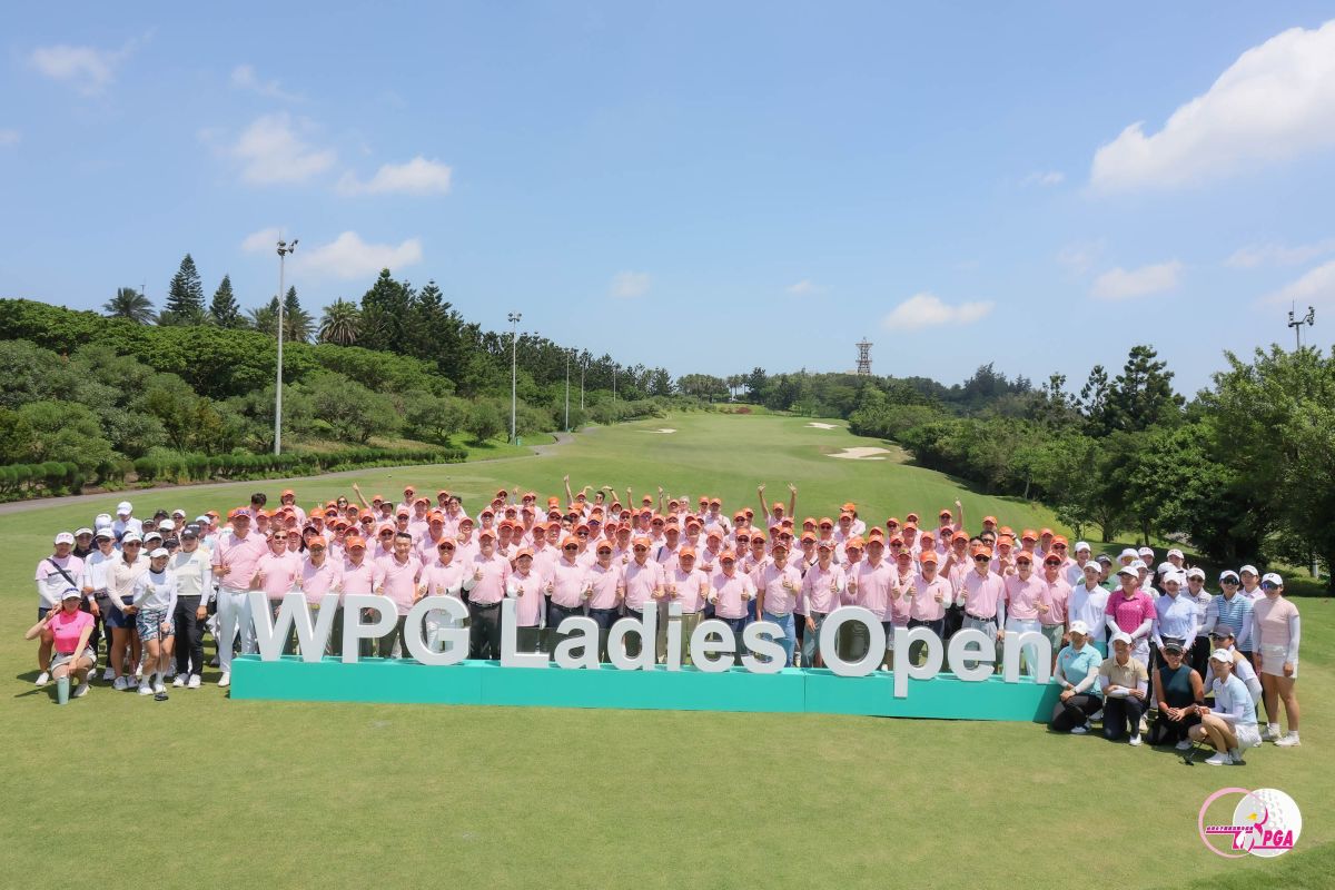 2026大聯大女子高爾夫公開賽-職業業餘配對賽參與貴賓與選手一同合影。Tlpga／葉勇宏攝